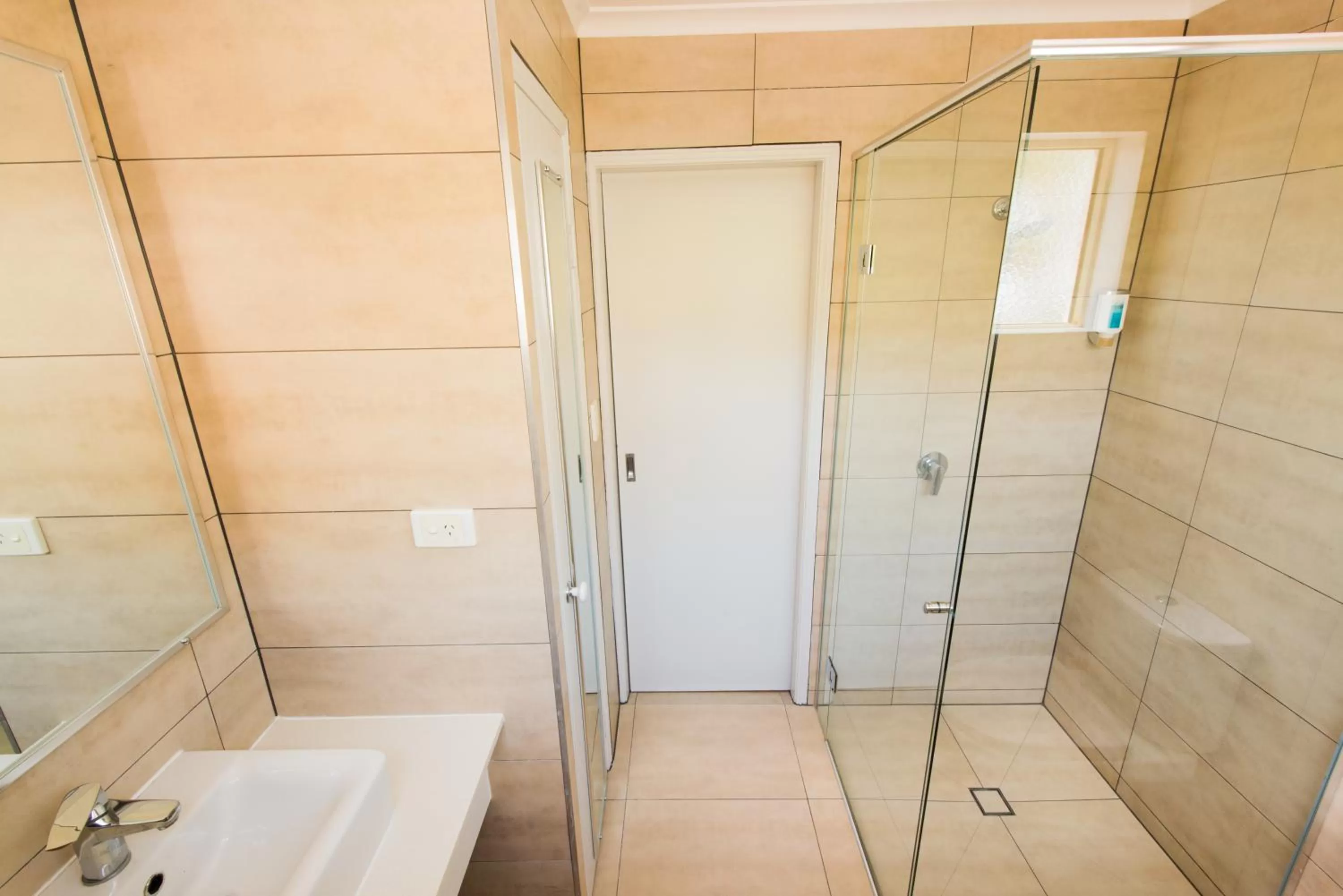 King Room with Garden View in Noosa Sun - On the Noosa River