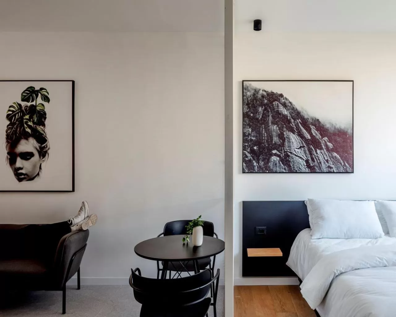 Living room, Bed in DeBlox living - Ben Avigdor Apartments