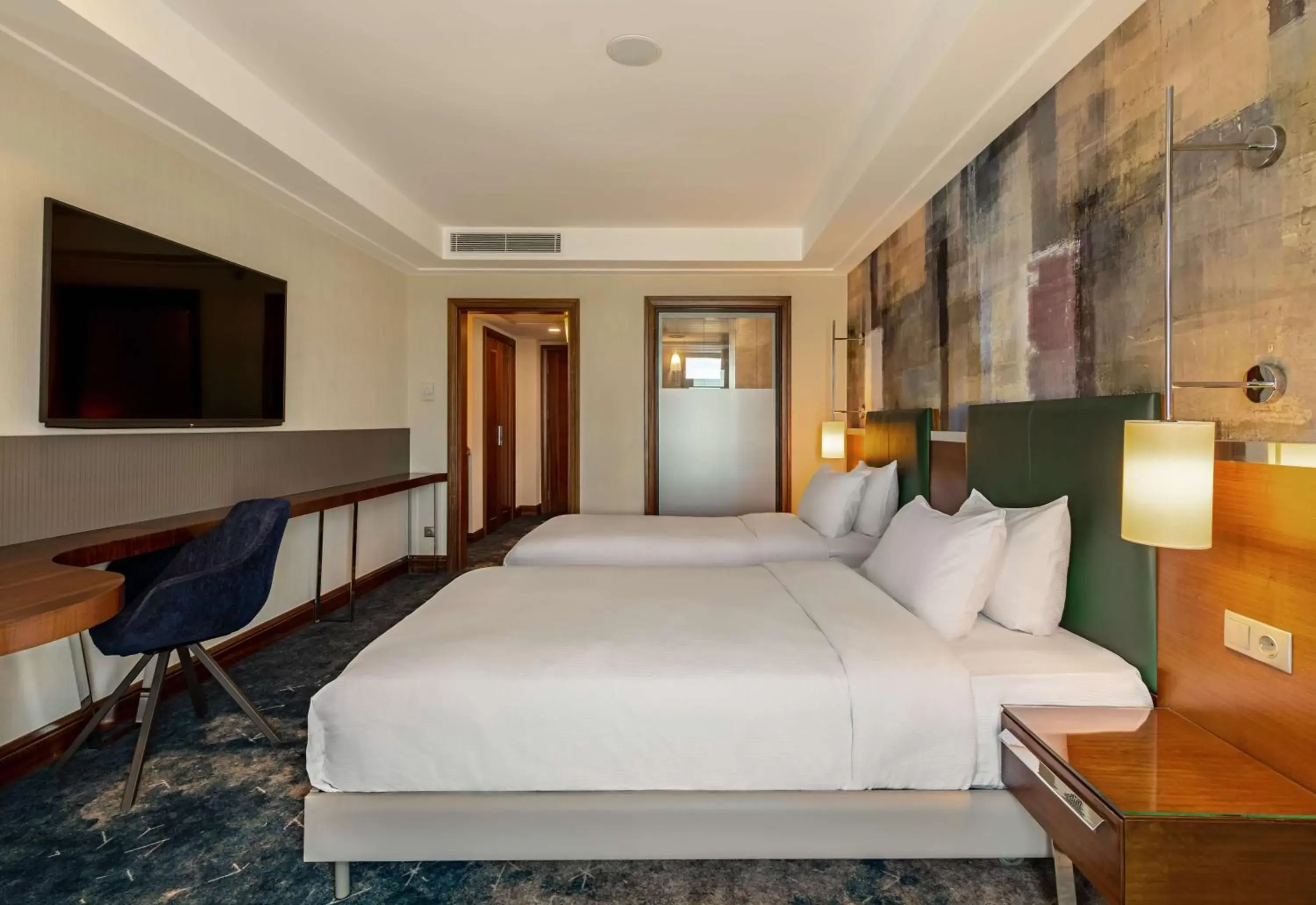 Twin Guest Room with Lake View and Terrace - single occupancy in Doubletree by Hilton Van Twin Guest Room with Lake View and Terrace - single occupancy in Doubletree by Hilton Van