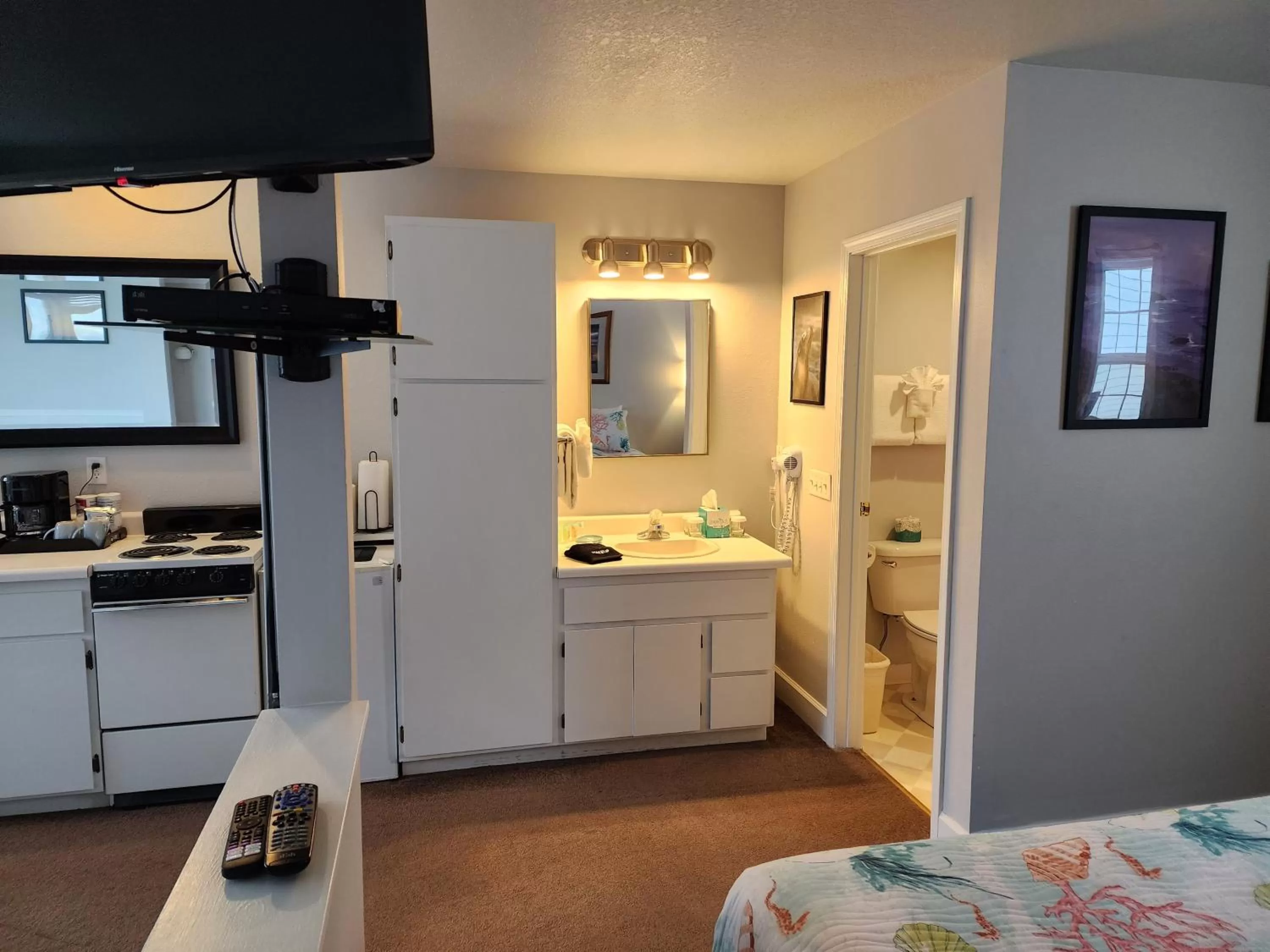 Kitchen or kitchenette in Inn at Arch Rock