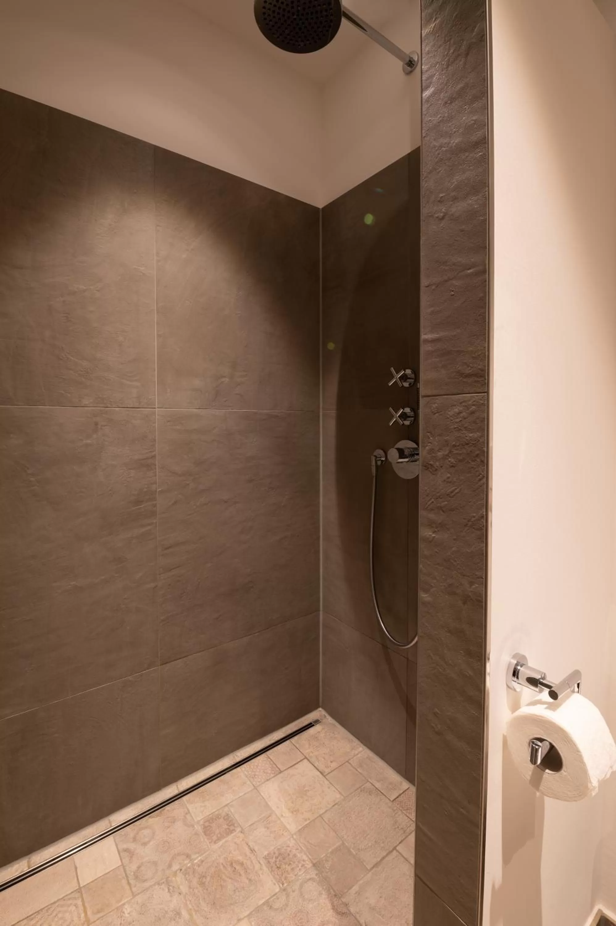 Bathroom in LANDHOTEL ALTE ZOLLSTATION- Historical Building