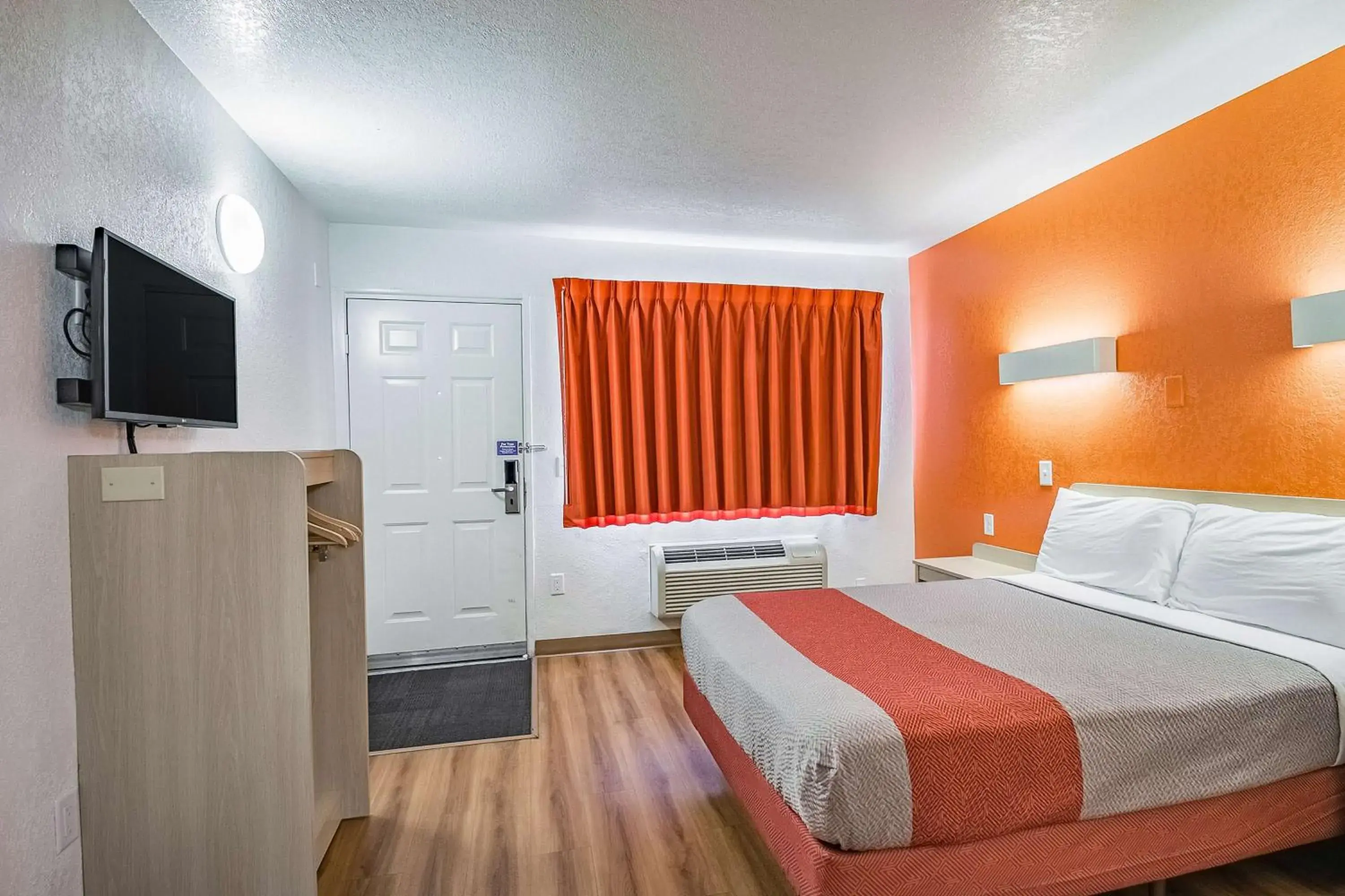 Double Room - Disability Access - Non-Smoking in Motel 6-Salt Lake City, UT - West - Airport Double Room - Disability Access - Non-Smoking in Motel 6-Salt Lake City, UT - West - Airport