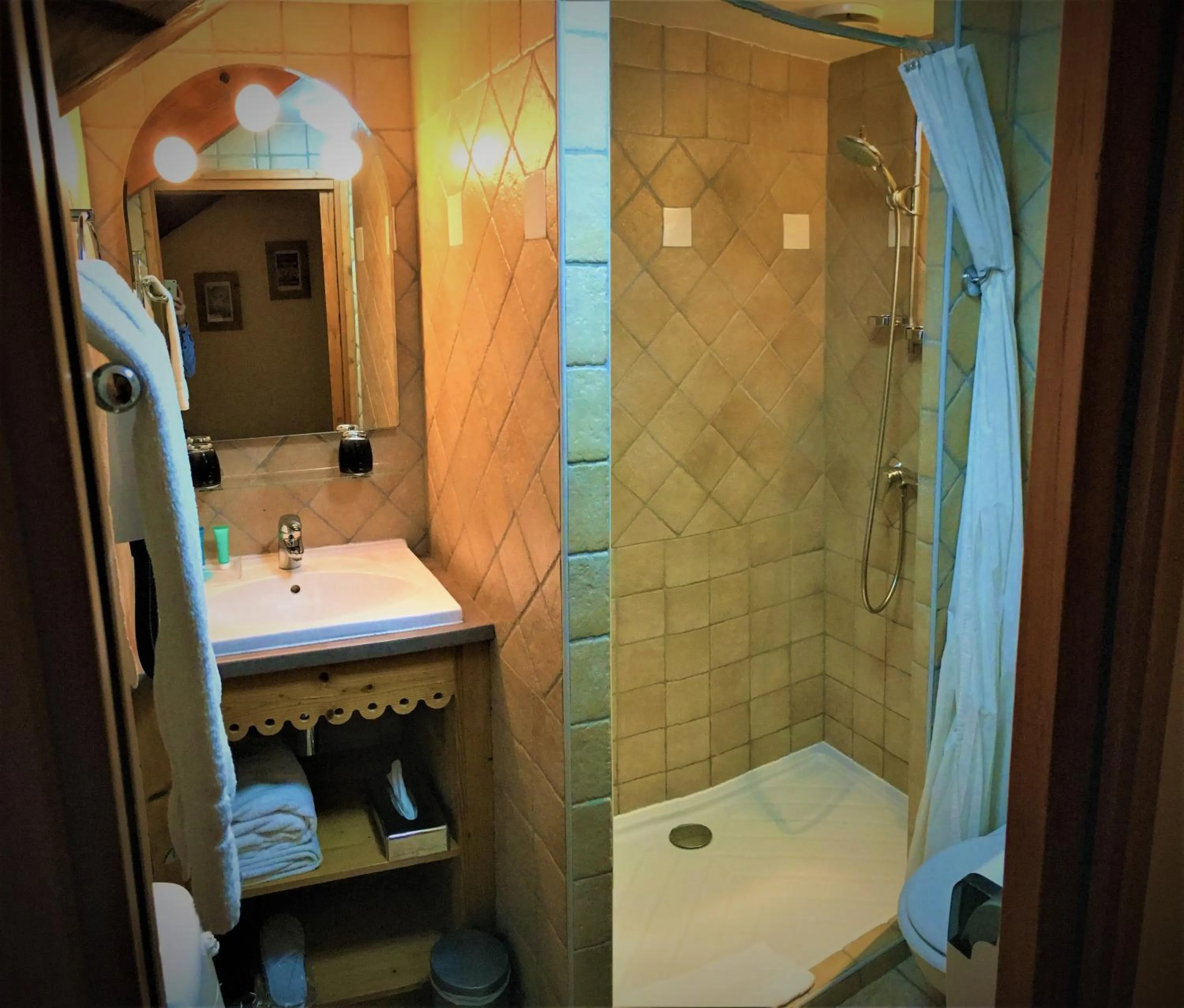 Bathroom in Auberge du Manoir