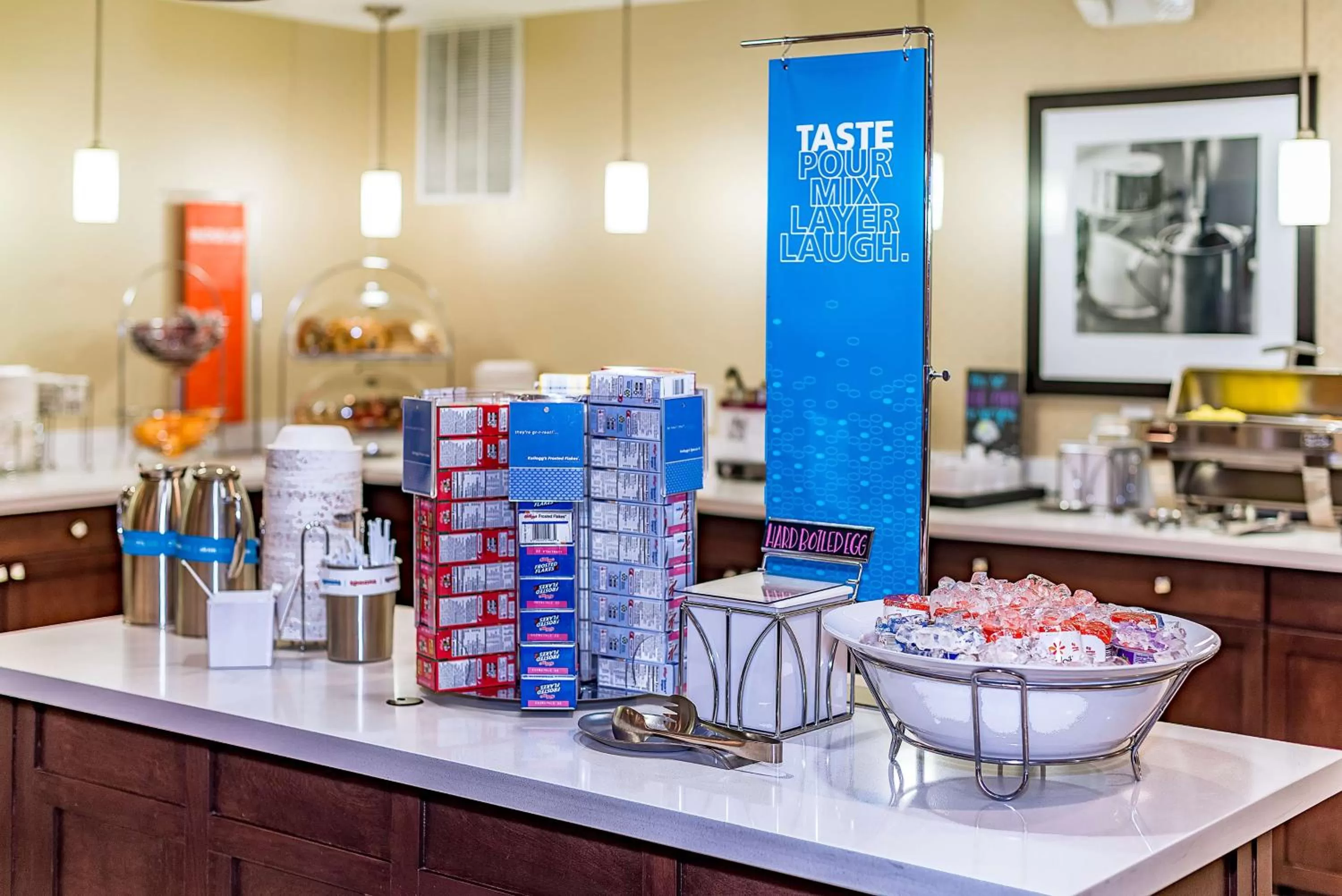 Dining area in Hampton Inn Niagara Falls/ Blvd