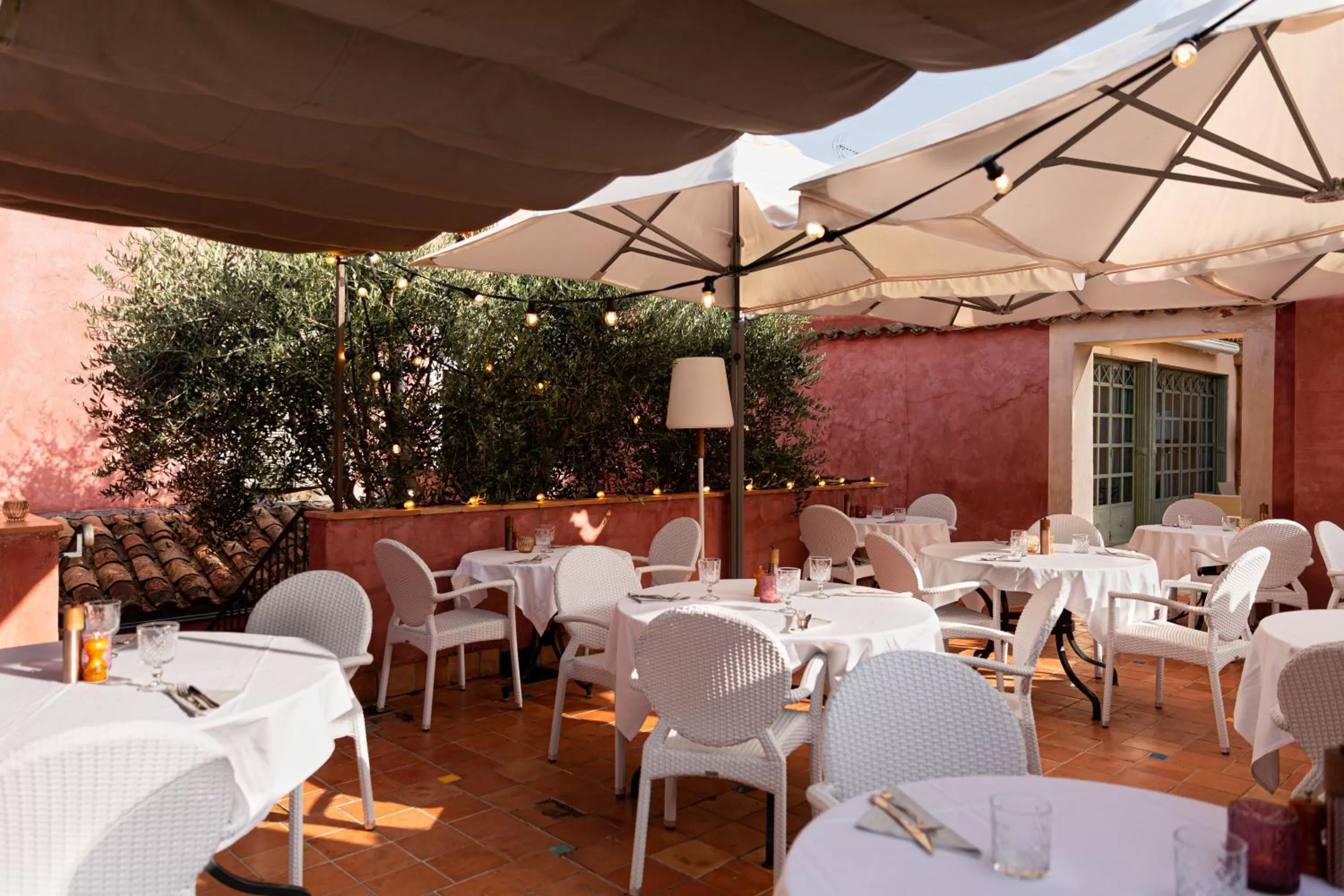 Patio, Restaurant/Places to Eat in Le Square