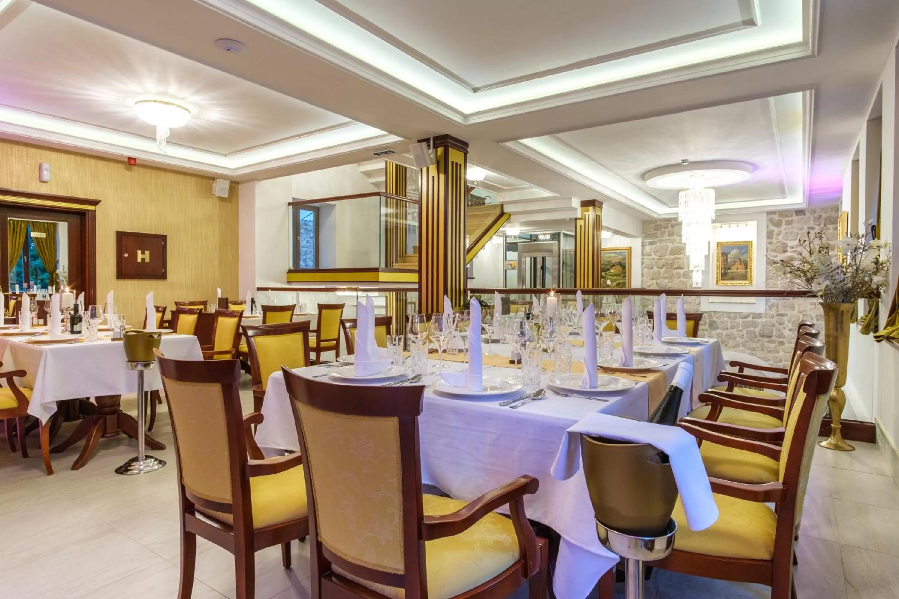 Dining area in Integra Hotel