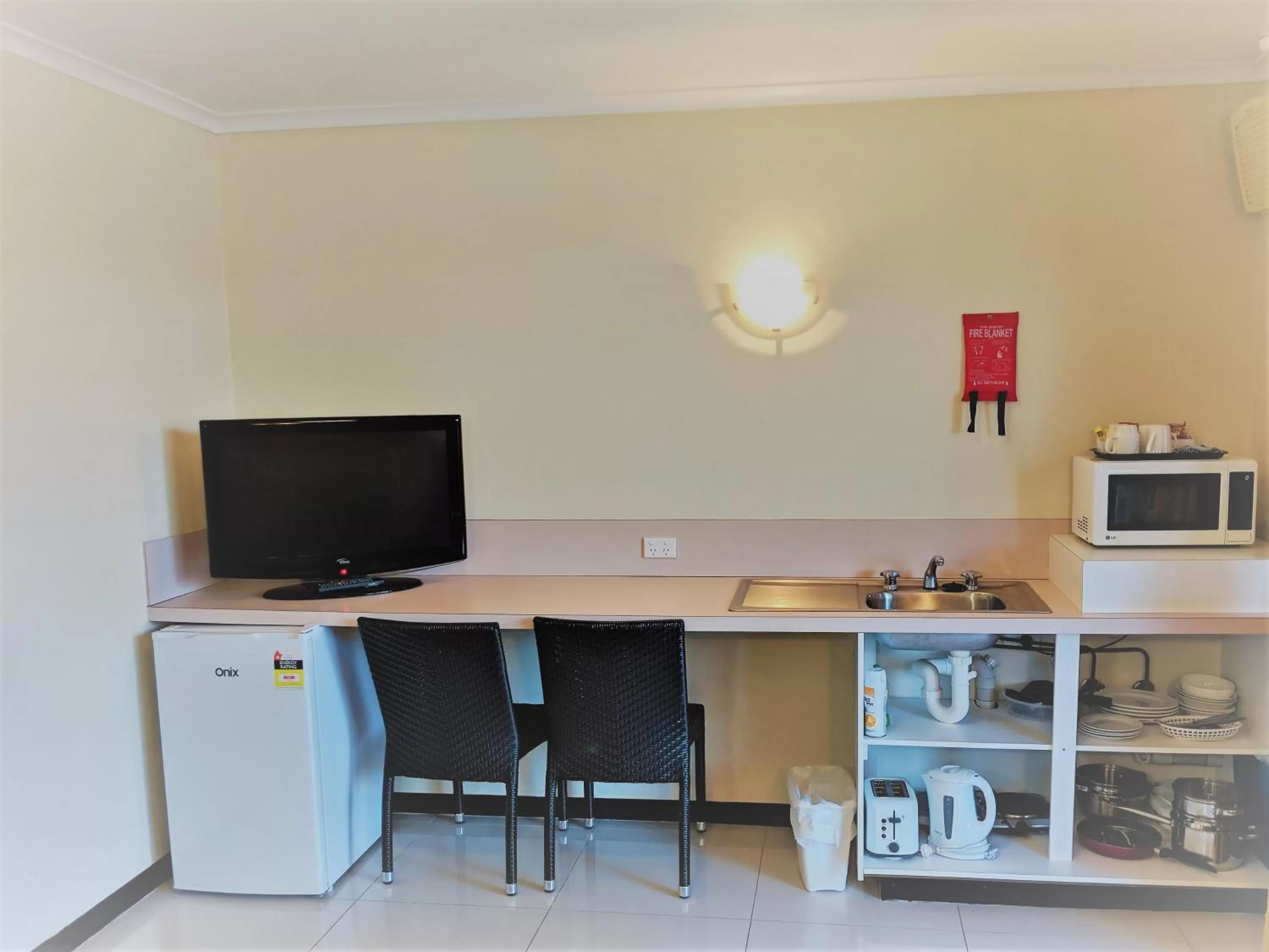 Kitchen or kitchenette in Miners Lodge Motor Inn