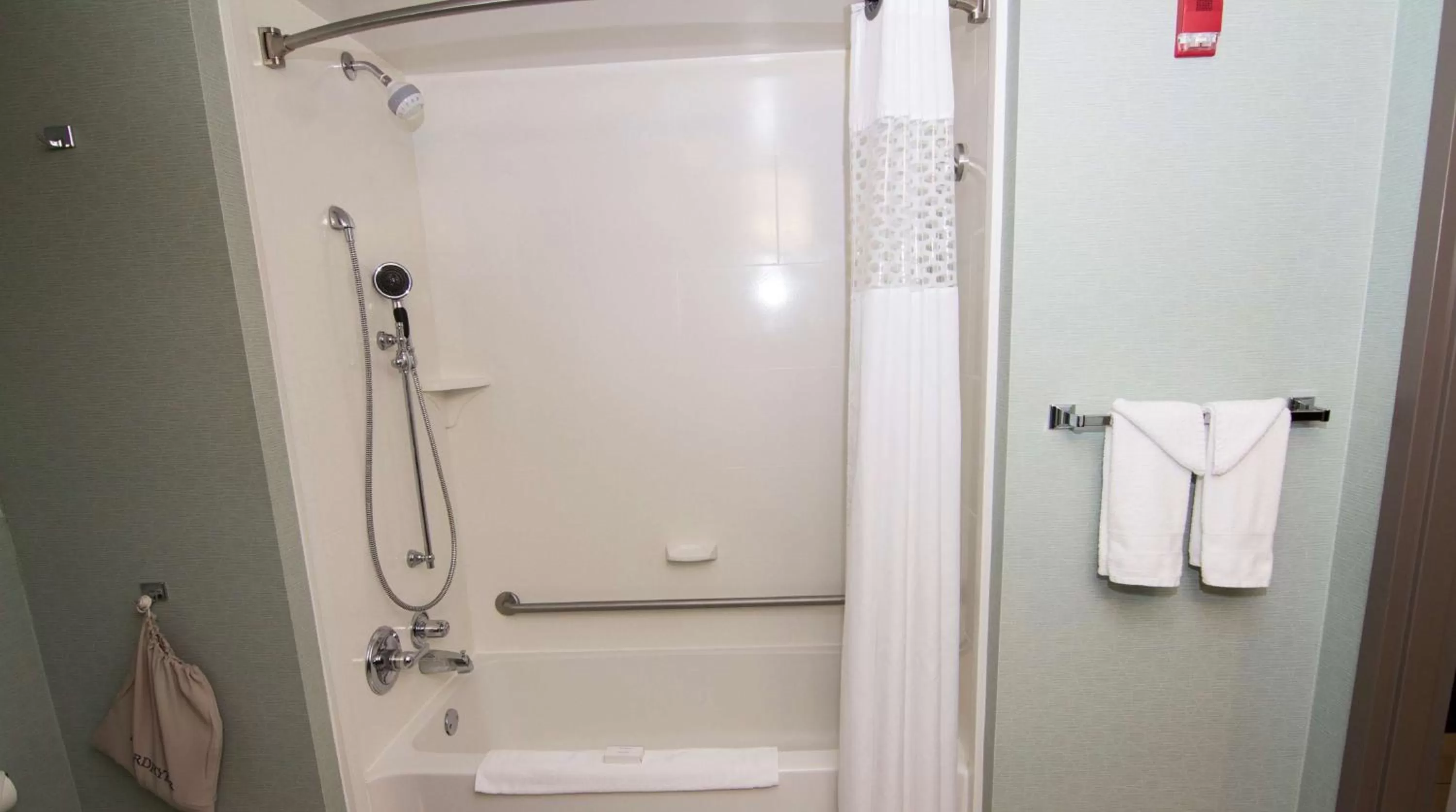 Bathroom in Hampton Inn & Suites by Hilton St. John's Airport
