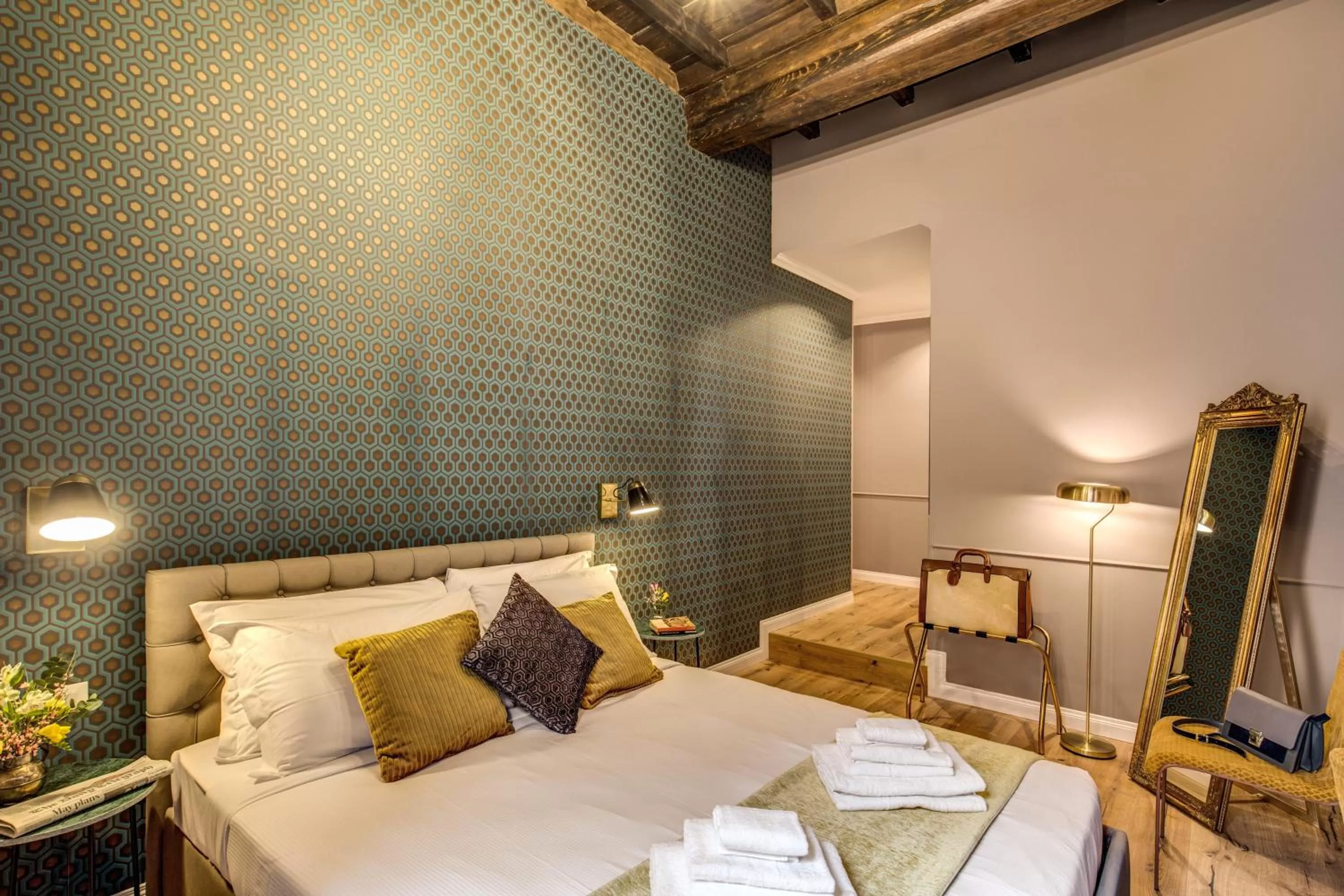 Photo of the whole room, Bed in Tree Charme Parliament Boutique Hotel