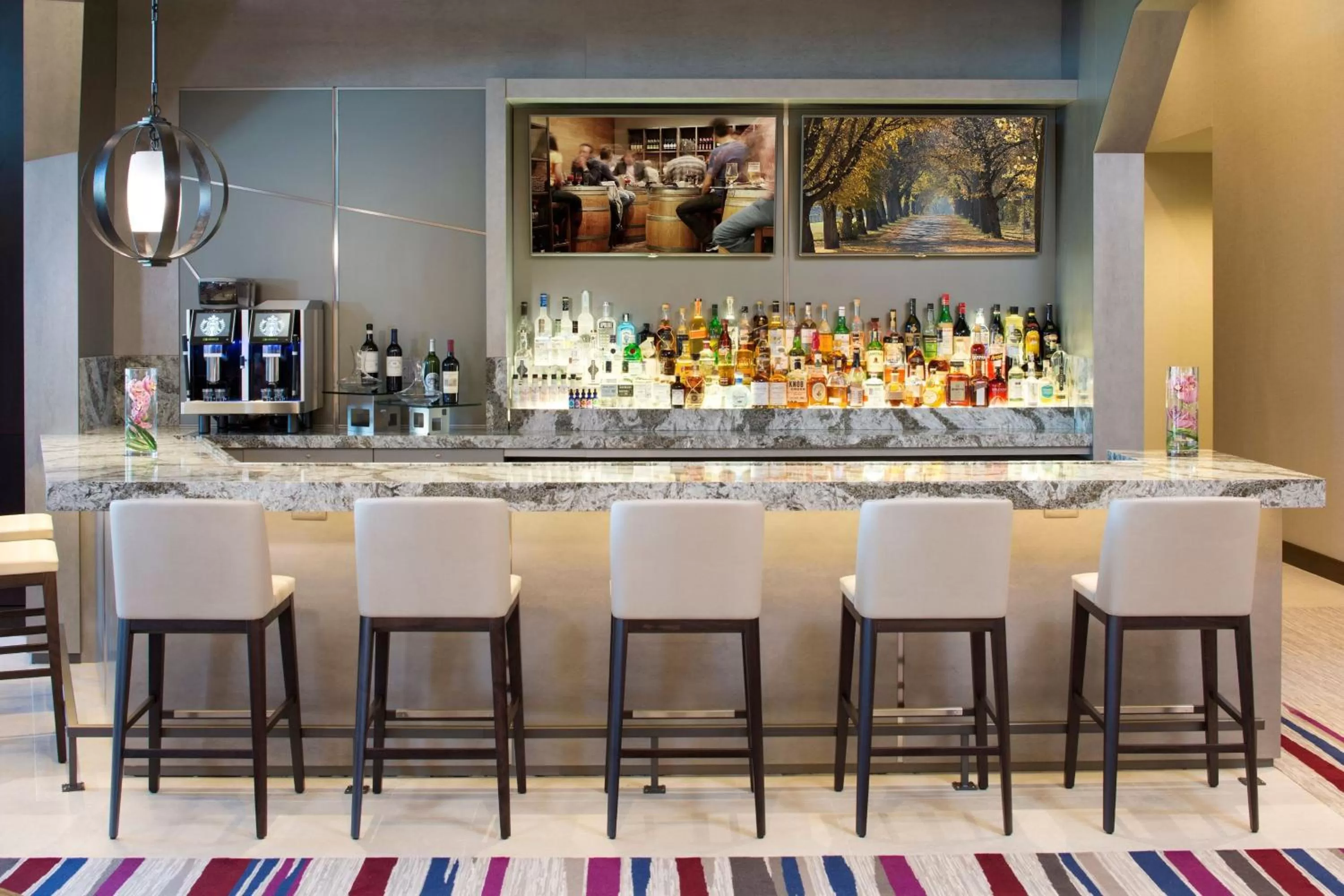 Lounge or bar in The Westin Edina Galleria