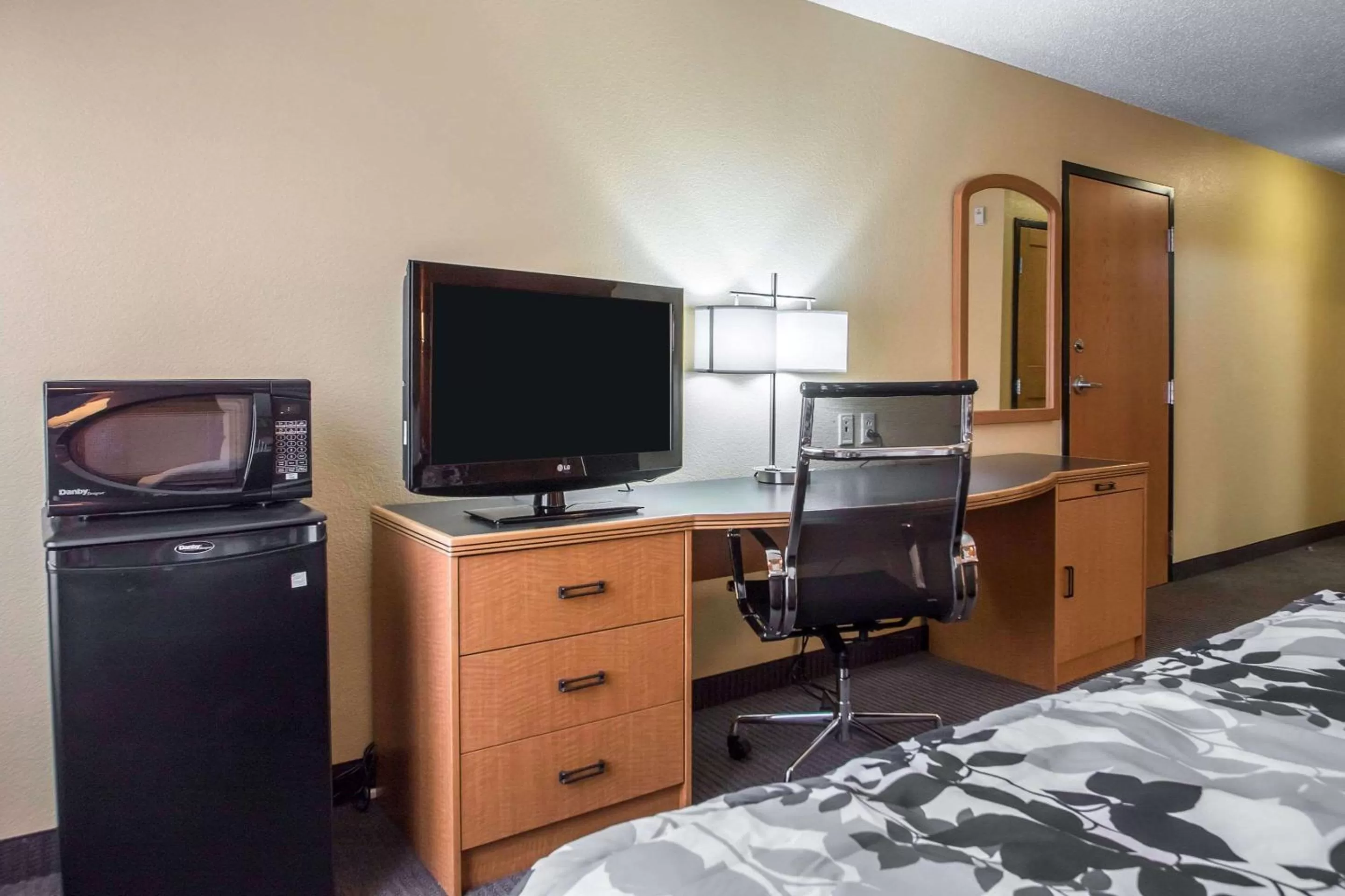 King Room - Non-Smoking in Comfort Inn & Suites Sheboygan I-43