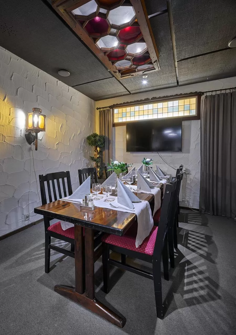 Restaurant/places to eat in Hotelli-Ravintola Gasthaus Lohja