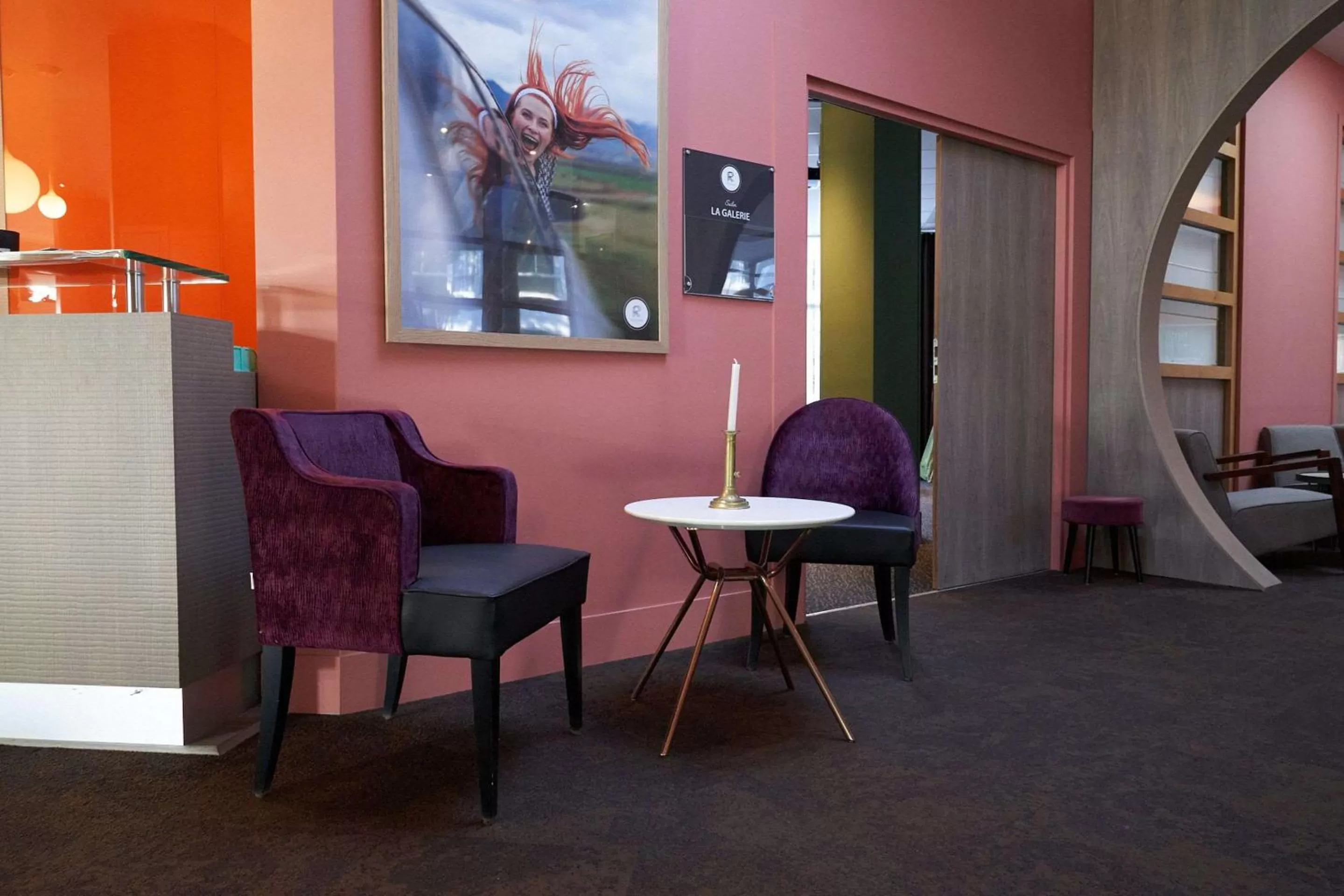 Lobby or reception in Best Western Plus Paris Saclay