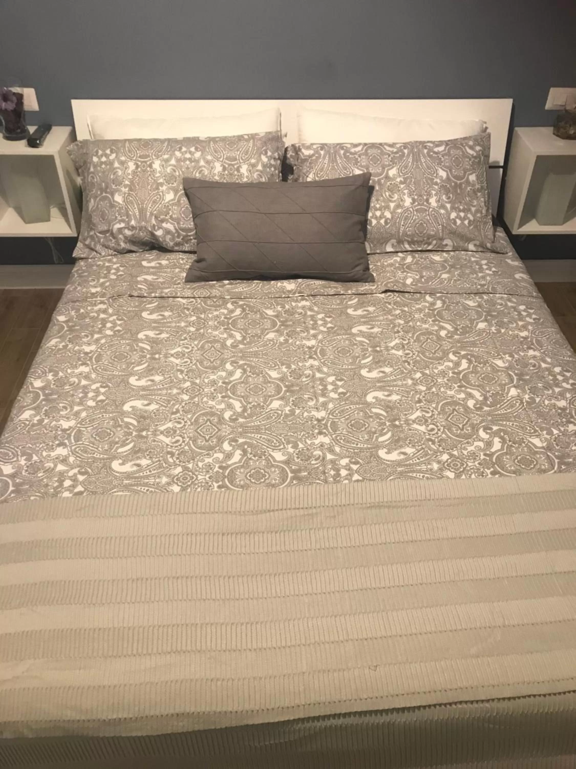 Bedroom, Bed in Domus Alysar