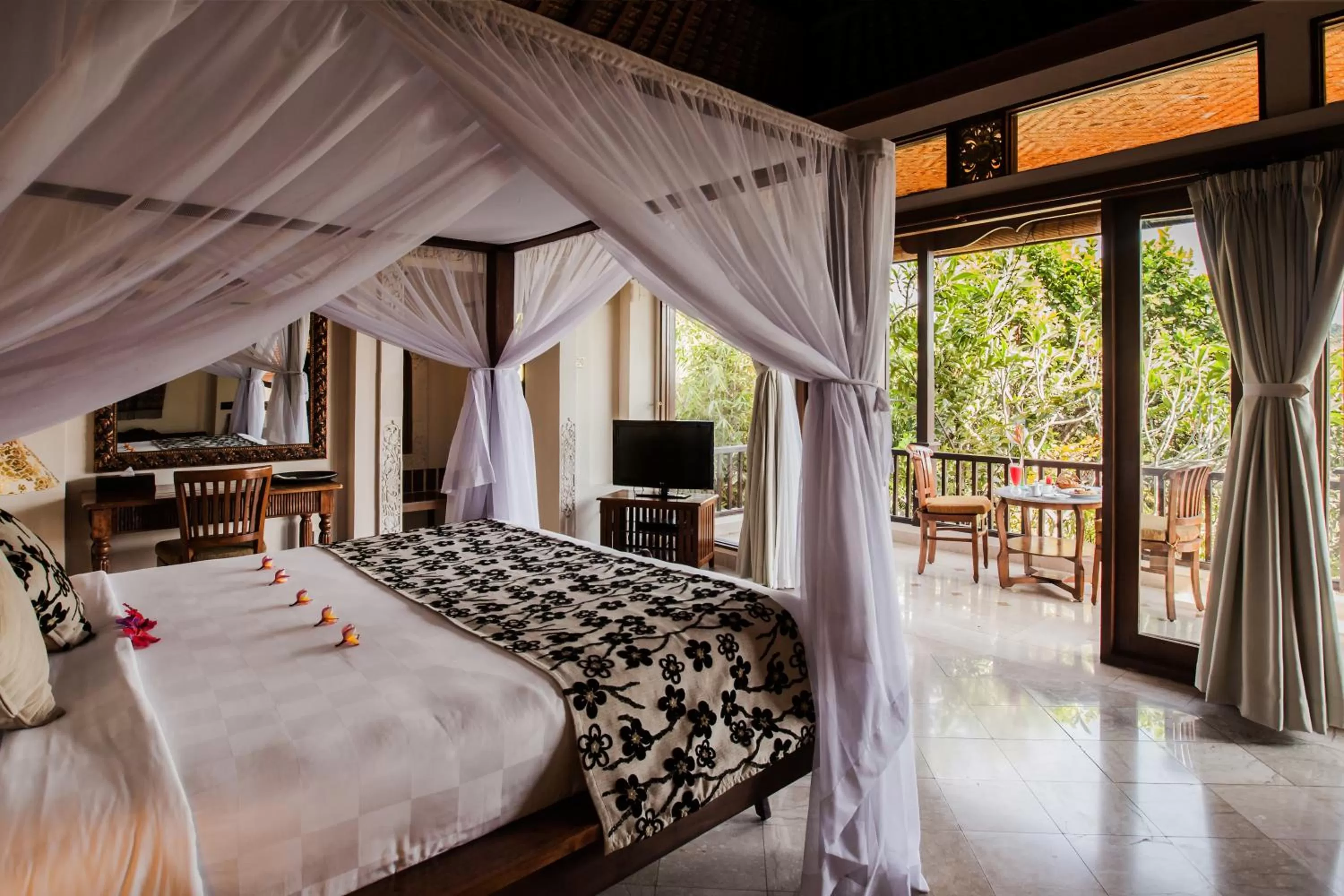 Bedroom, Bed in Bebek Tepi Sawah Restaurant & Villas