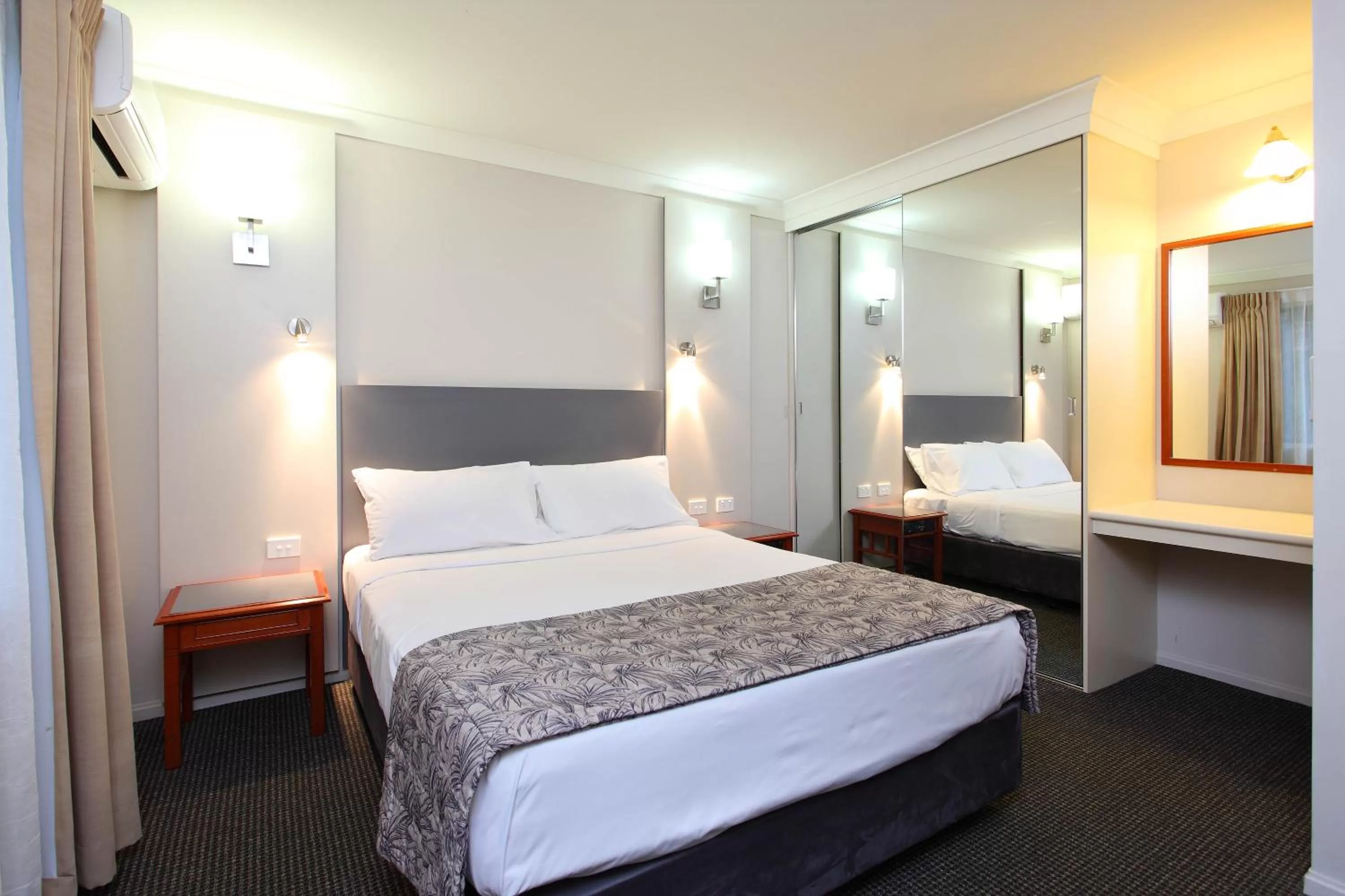 Bedroom, Bed in Brisbane International Virginia