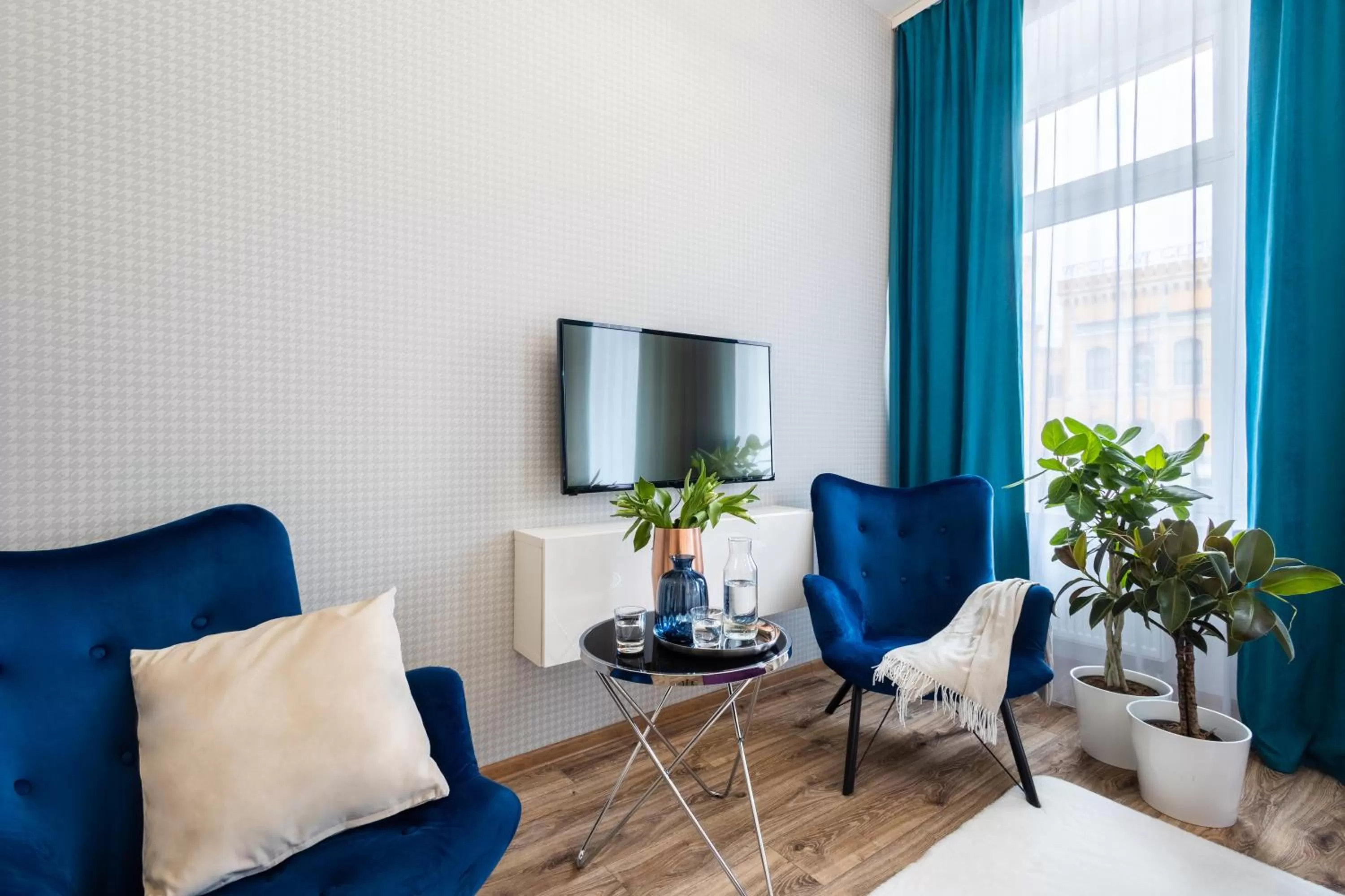 Communal lounge/ TV room in Hotel Sofia by The Railway Station Wroclaw