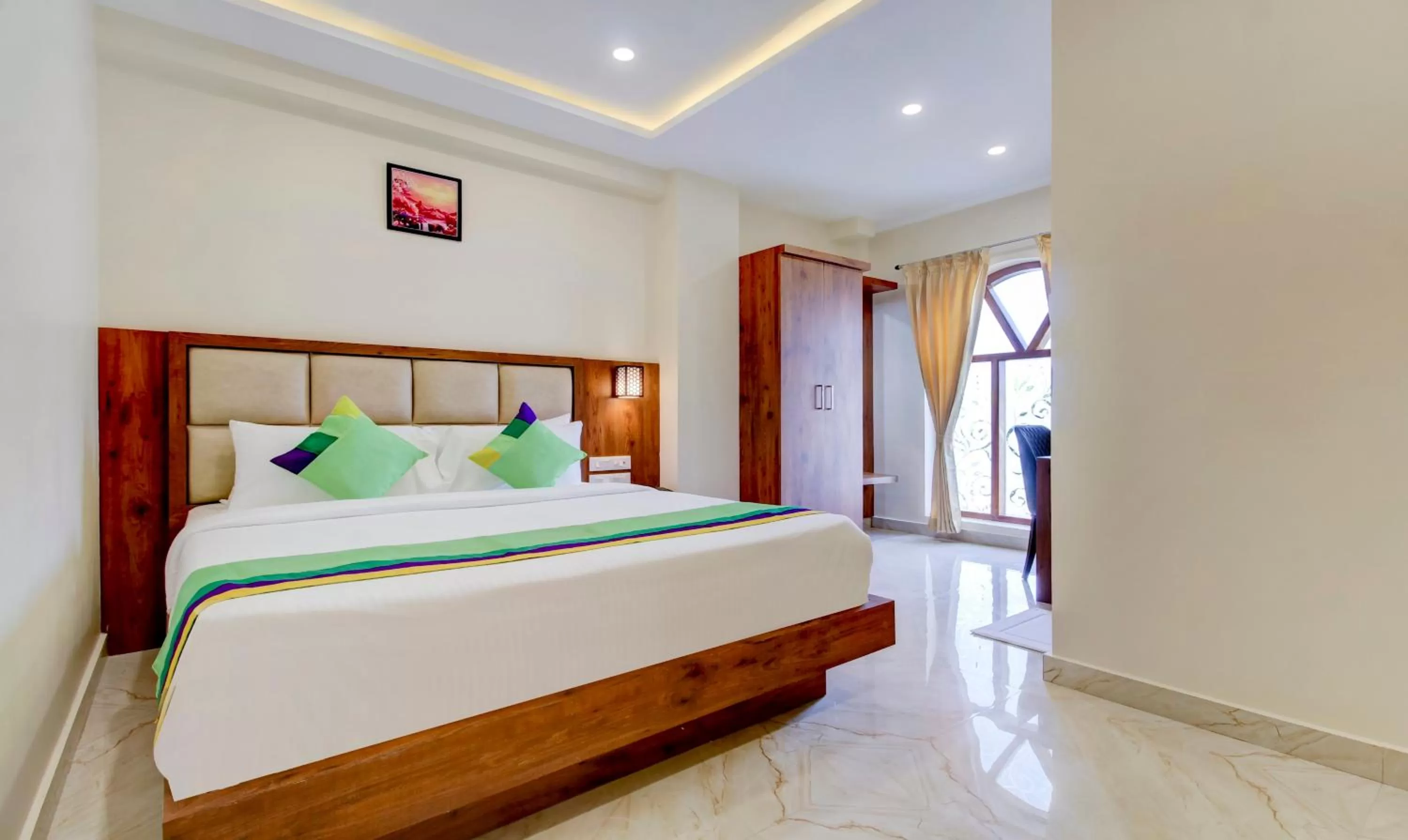 Bedroom, Bed in Treebo The Meridian