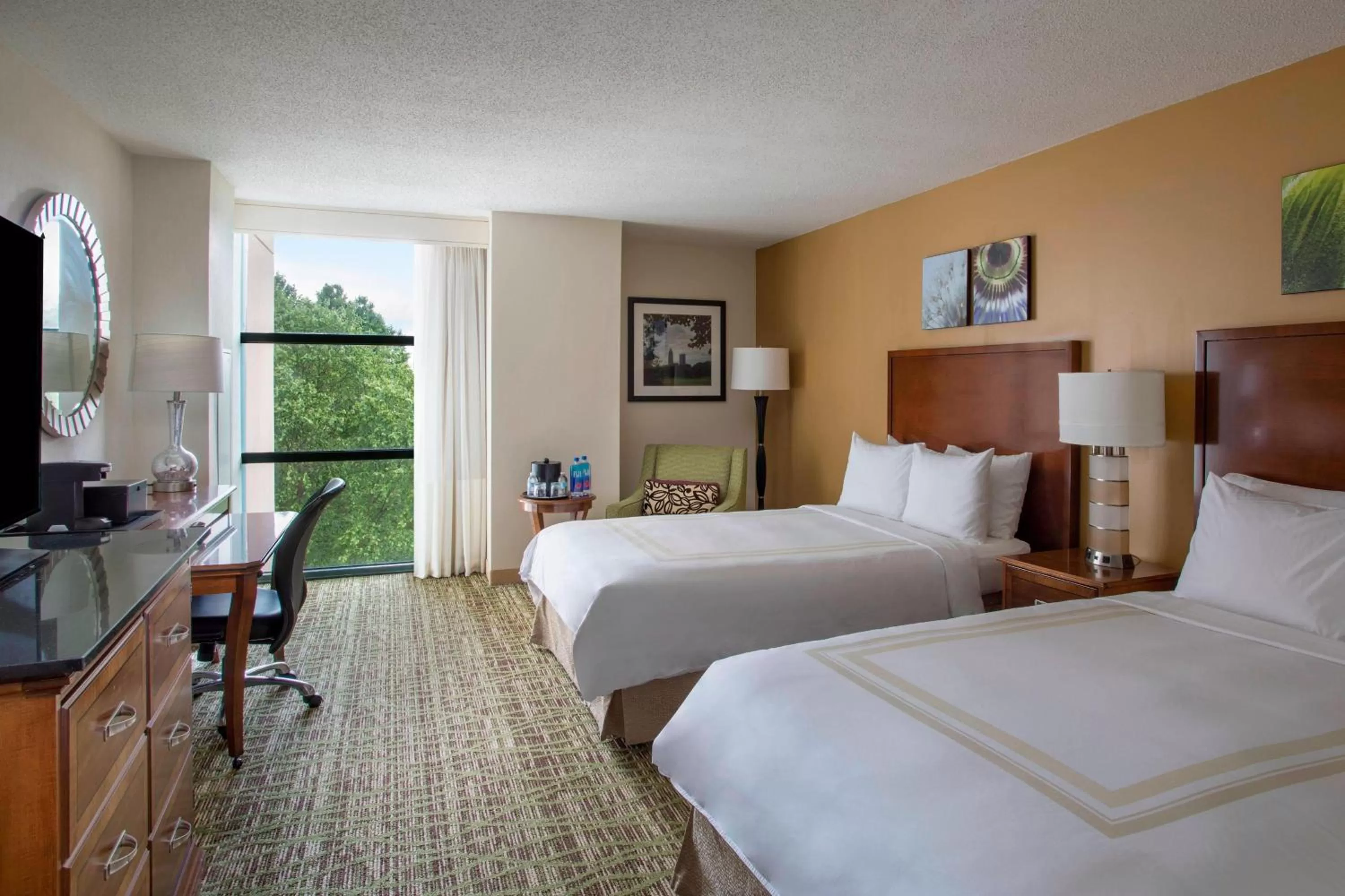 Photo of the whole room, Bed in Atlanta Marriott Alpharetta