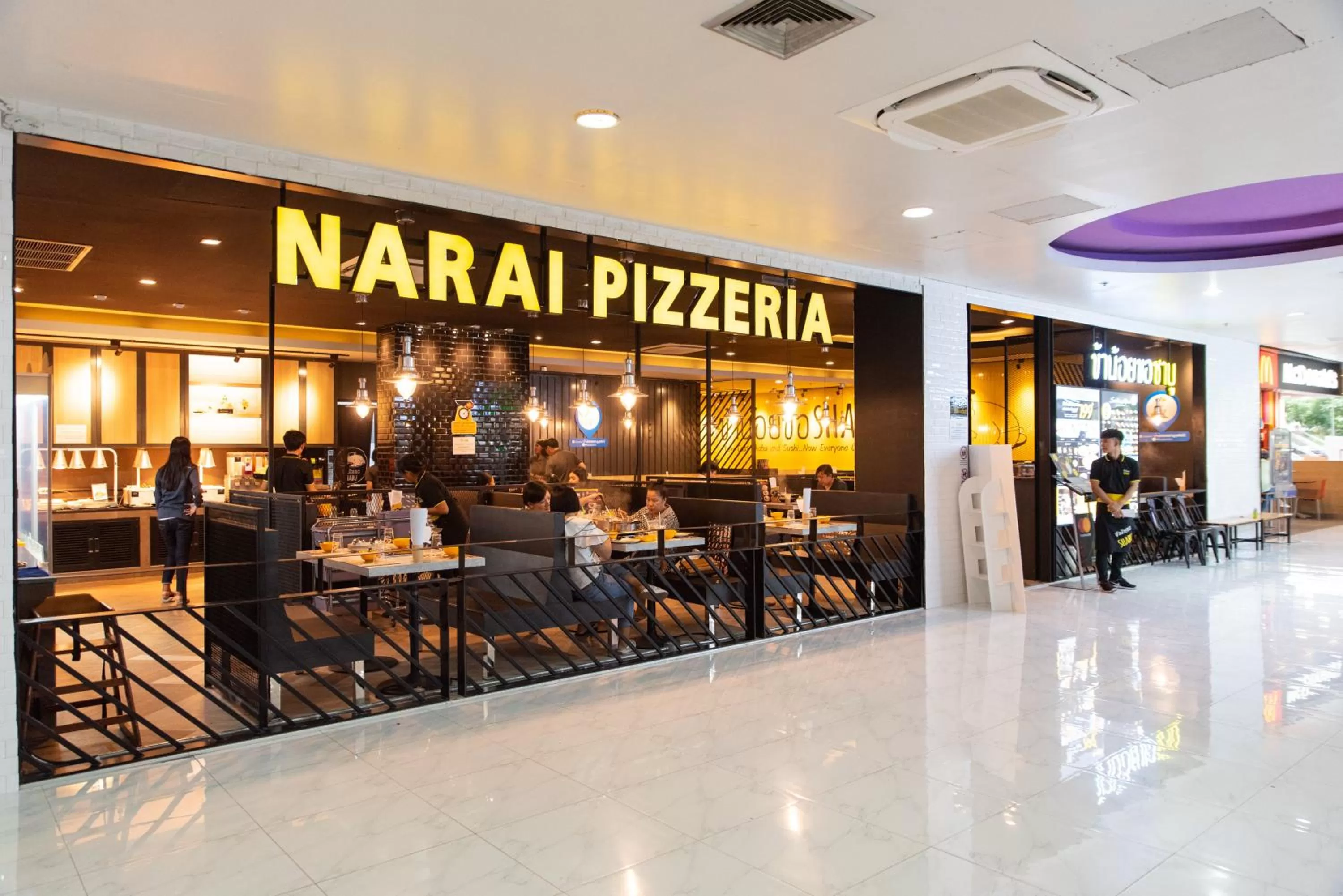 Restaurant/places to eat in Madison Bangkok Hotel