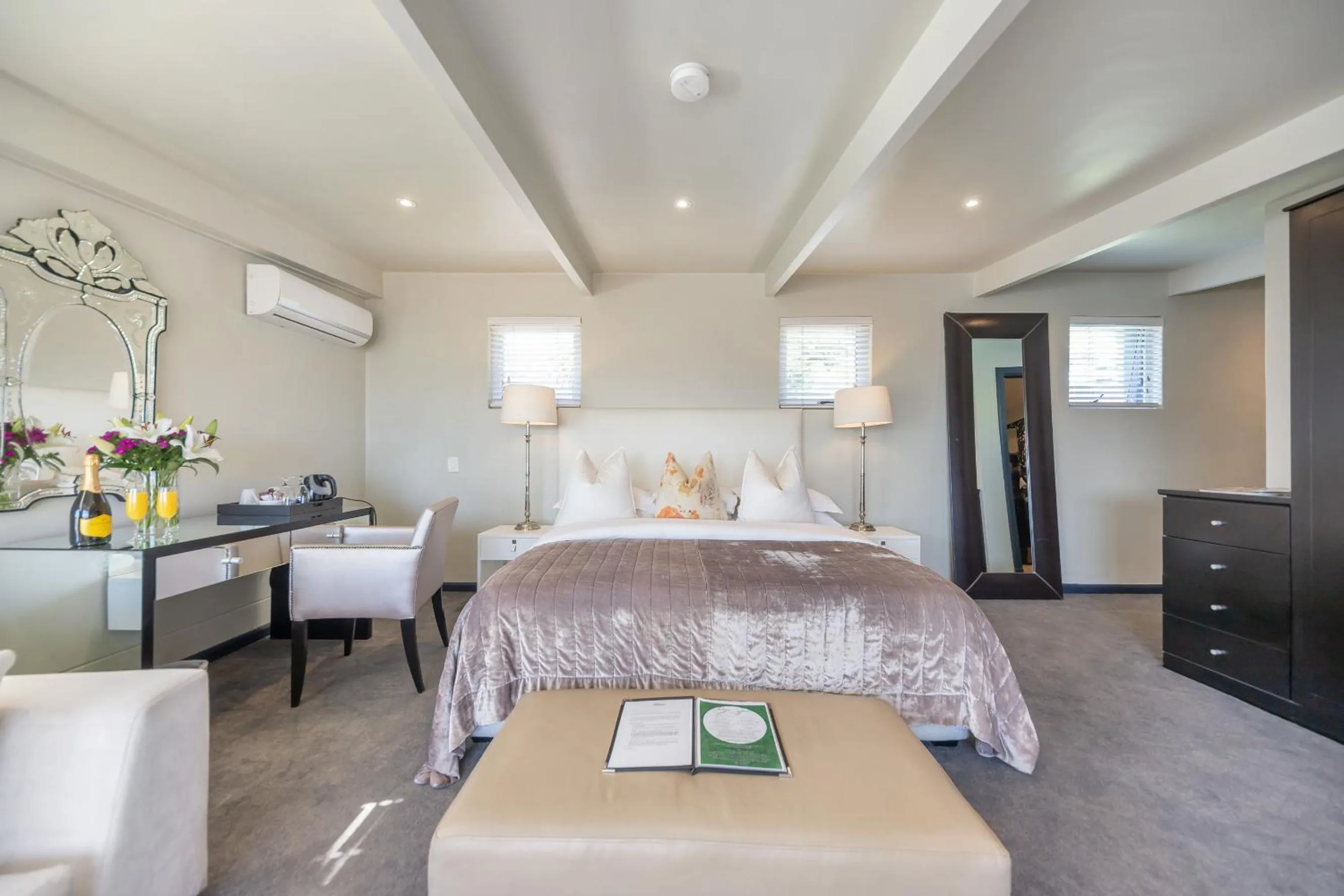 Bed in O on Kloof Boutique Hotel & Spa