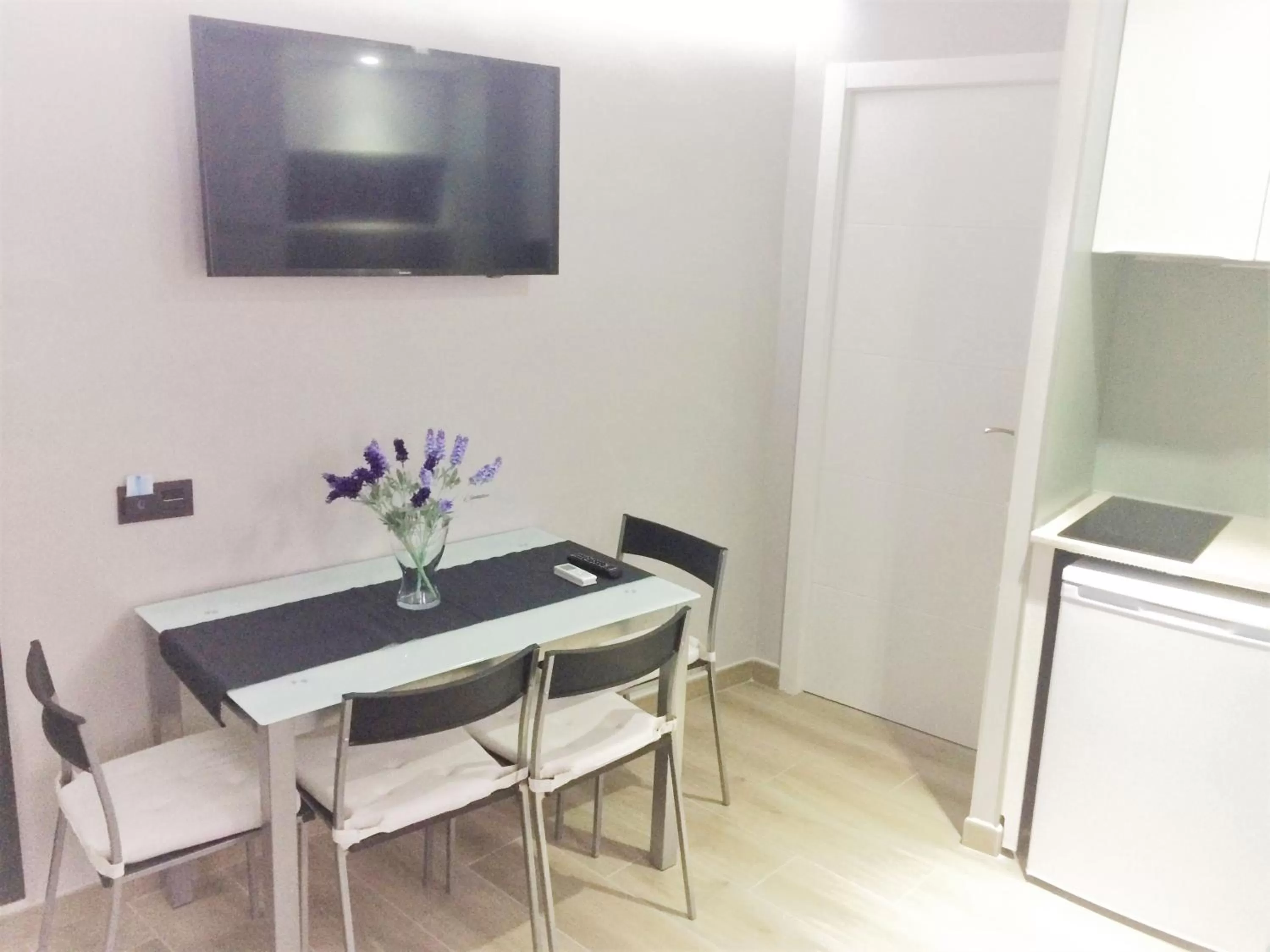 Dining area in Barcelona Fifteen central Aparthotel