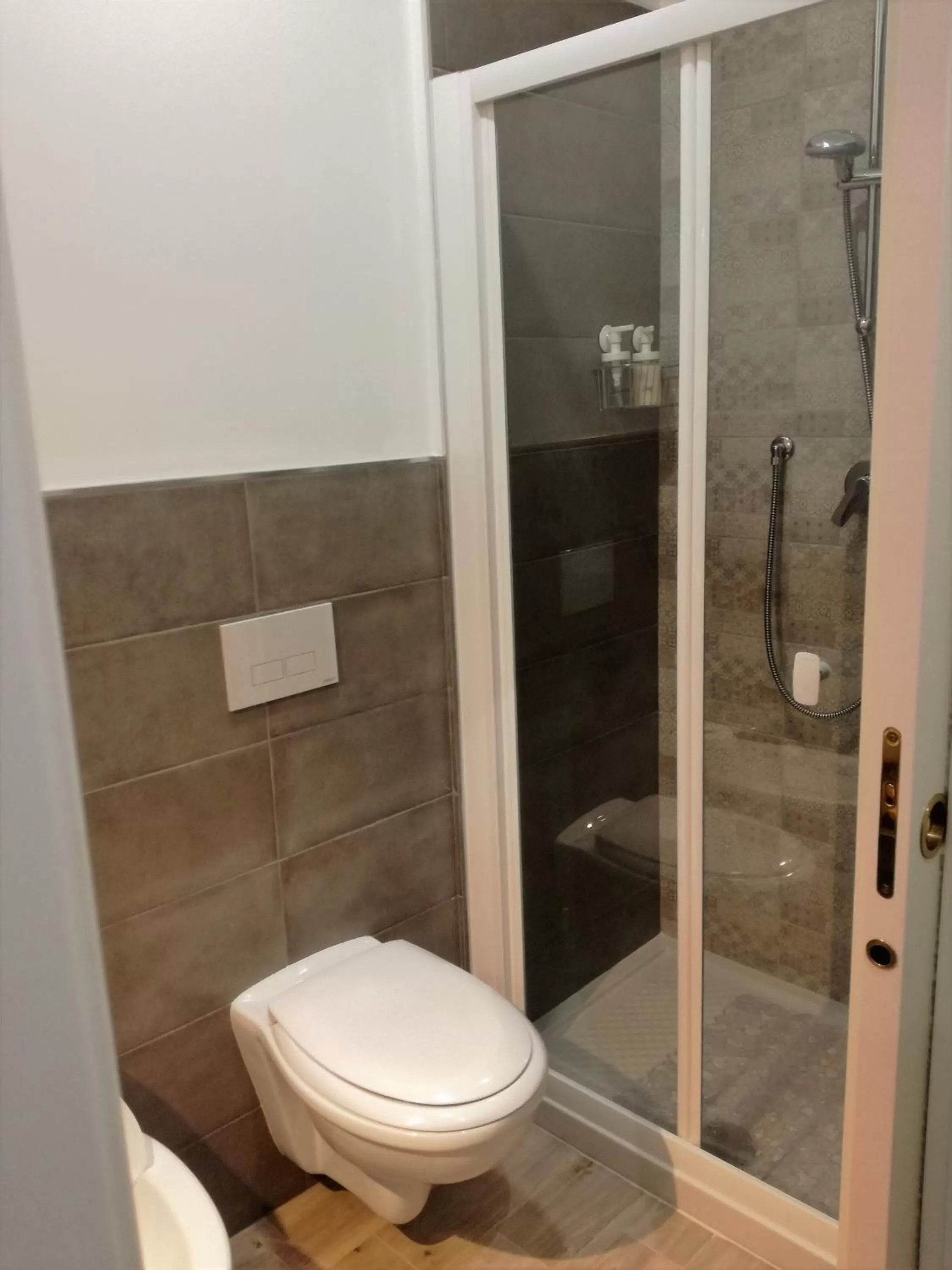 Shower in B&B Casa Lilli