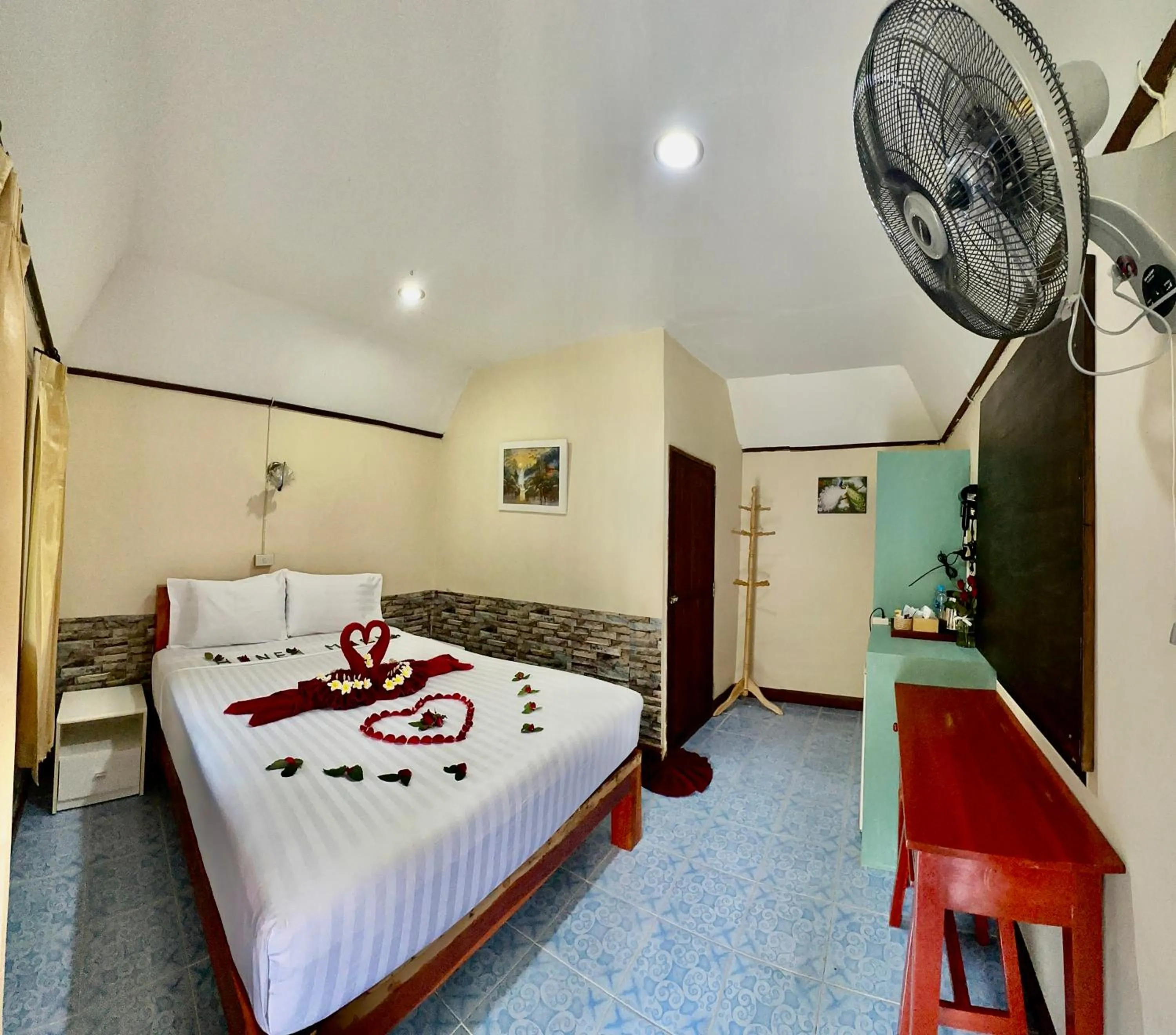 Photo of the whole room, Bed in Lanta L.D. Beach Bungalow