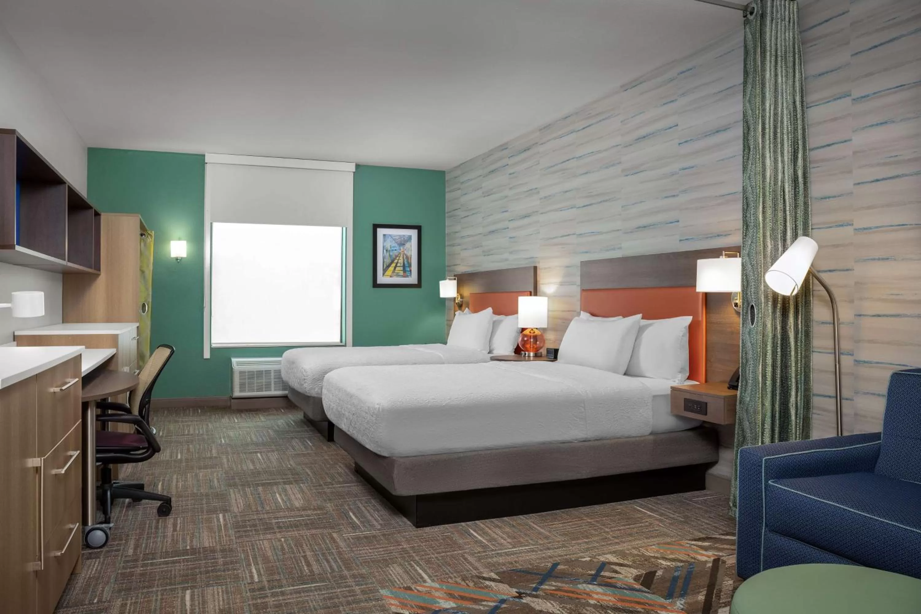 Bed in Home2 Suites By Hilton Cullman