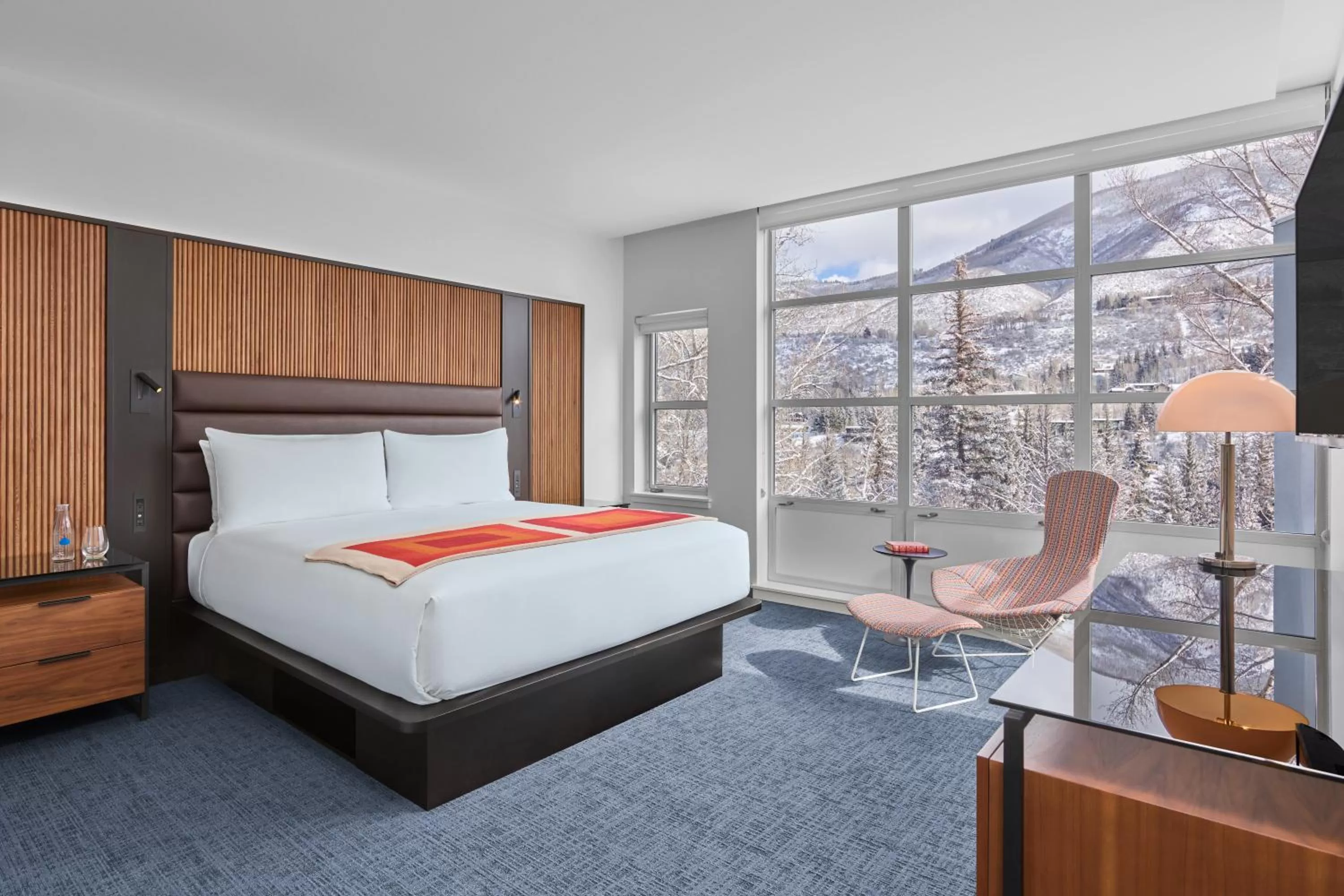 Bedroom, Bed in Aspen Meadows Resort