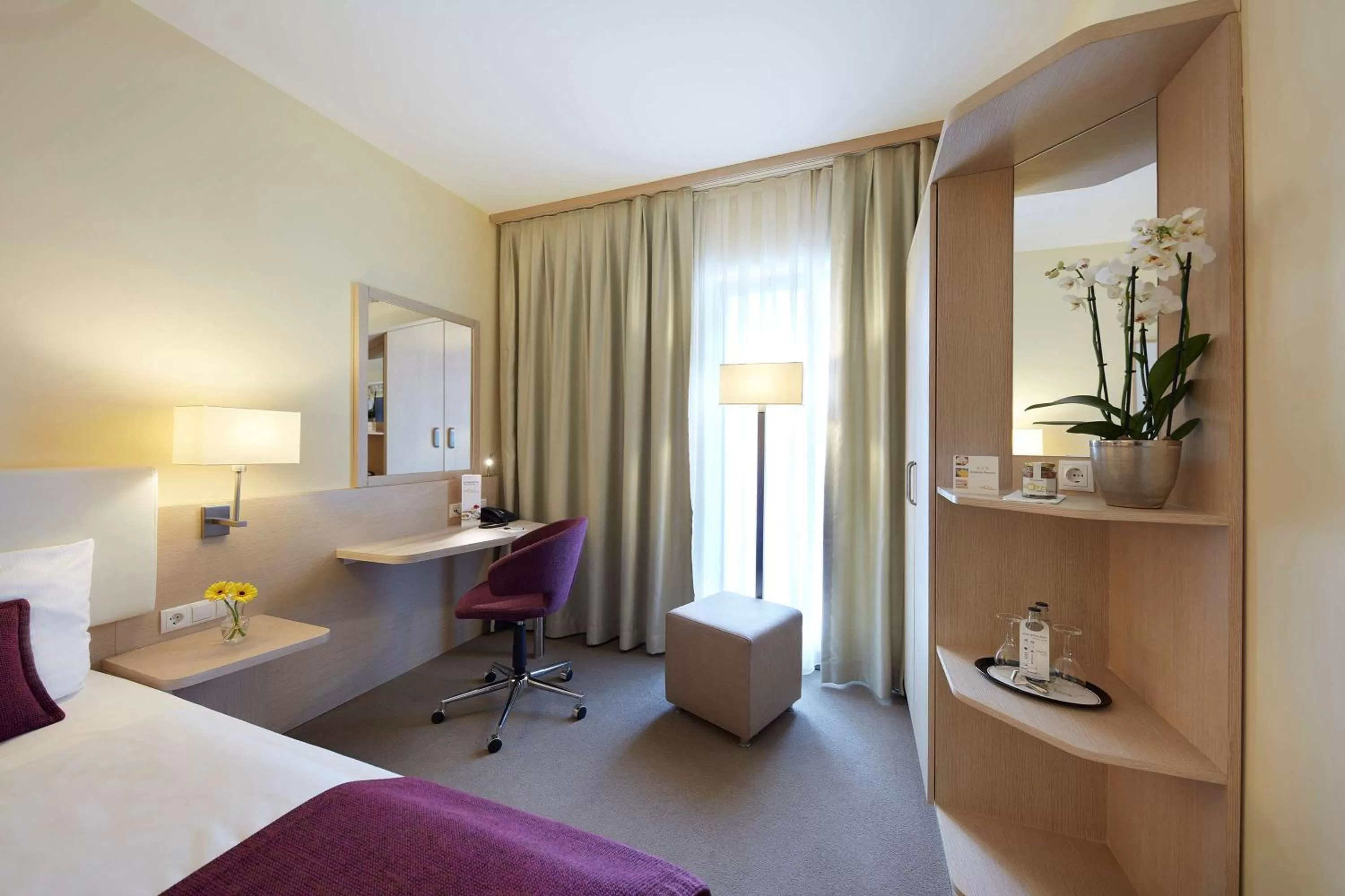 Photo of the whole room, Bed in GHOTEL hotel & living Koblenz