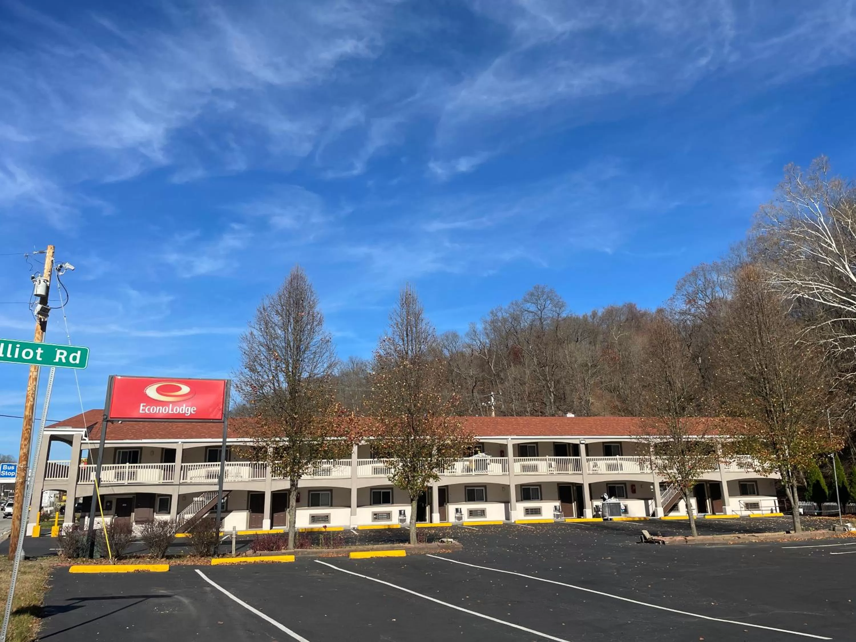 Property building in Econo Lodge Jefferson Hills Hwy 51