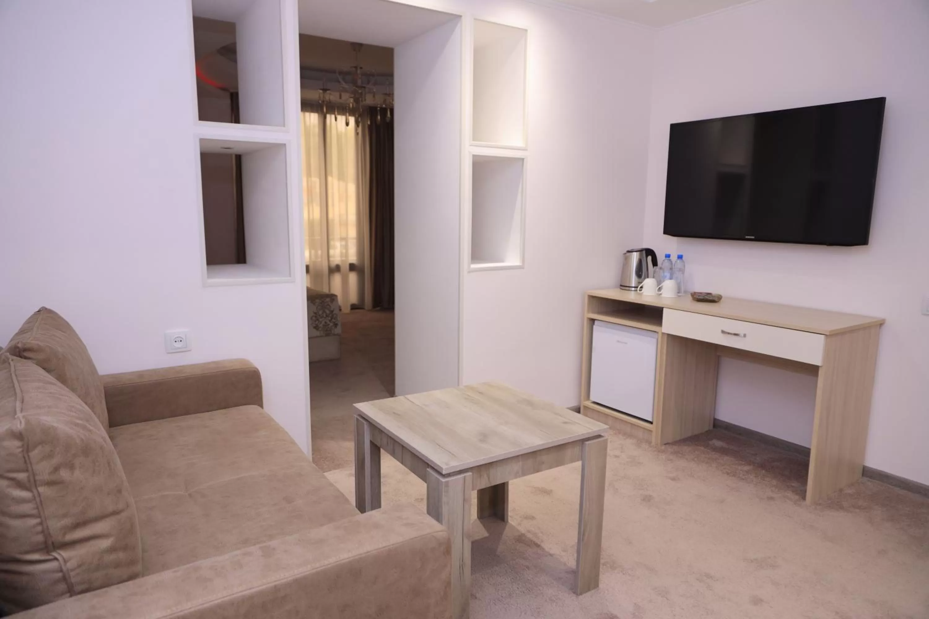 TV and multimedia, TV/Entertainment Center in DeLin Hotel And Tours