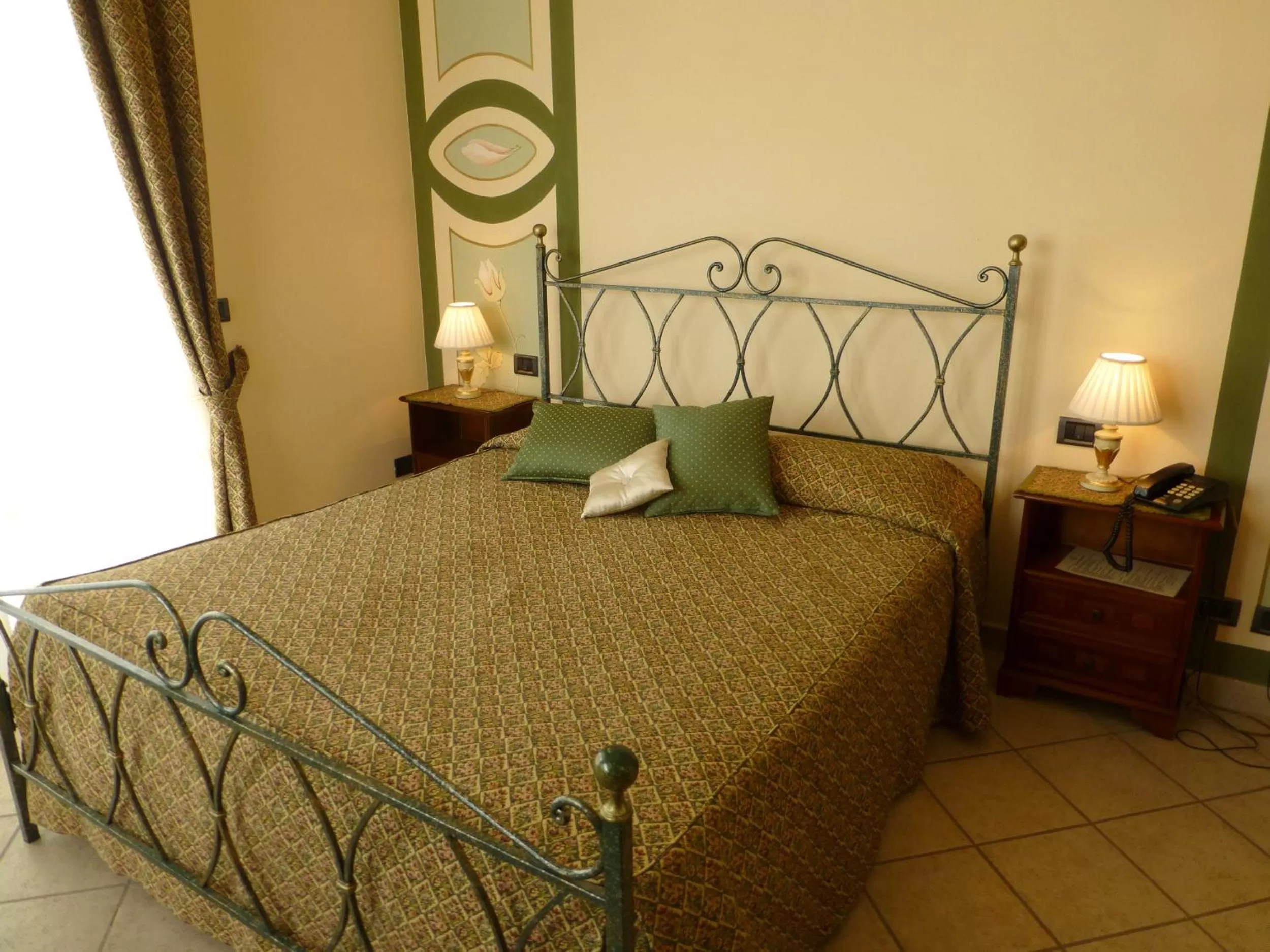 Photo of the whole room, Bed in Belvedere Bike Hotel