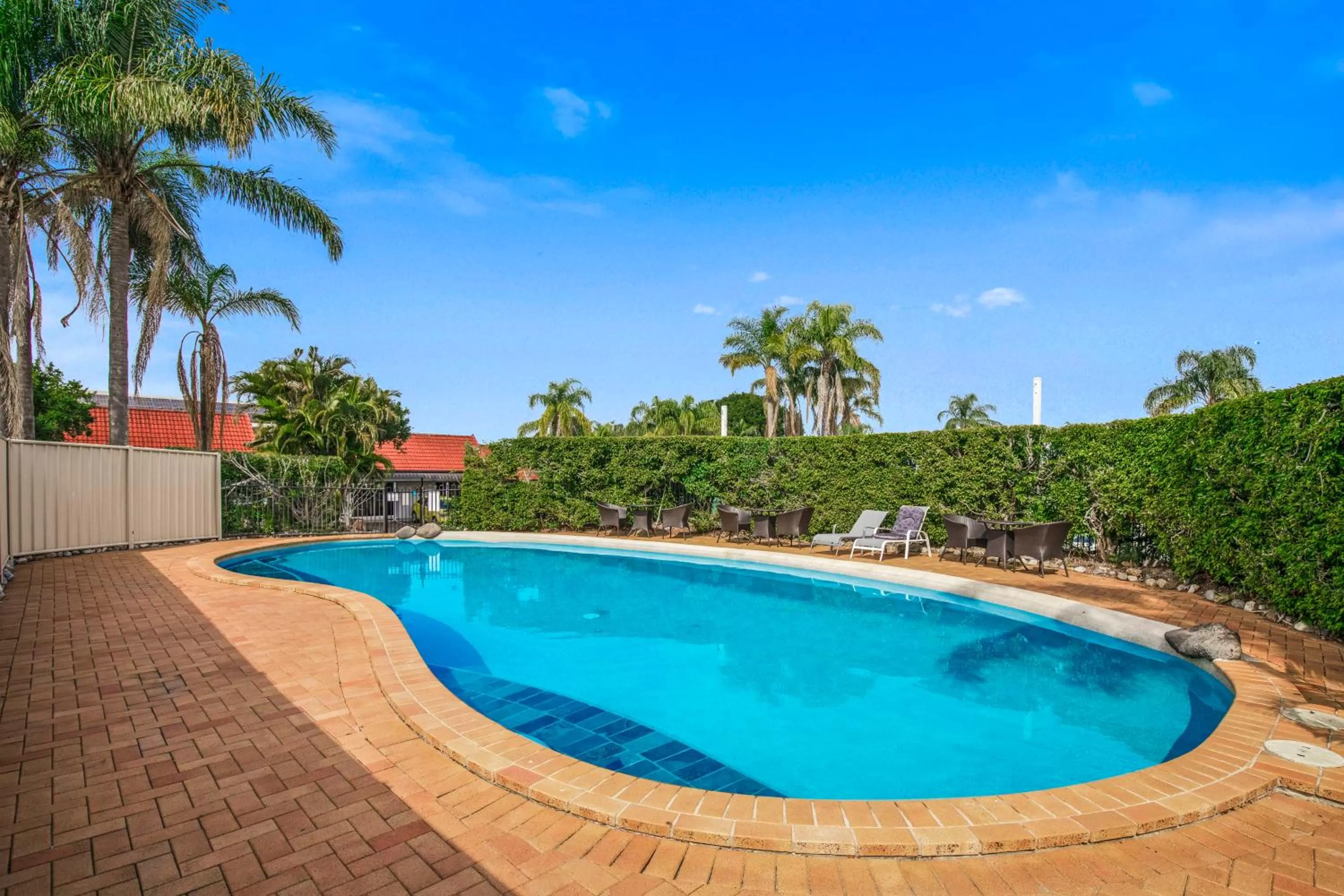 Swimming pool in Comfort Inn North Brisbane