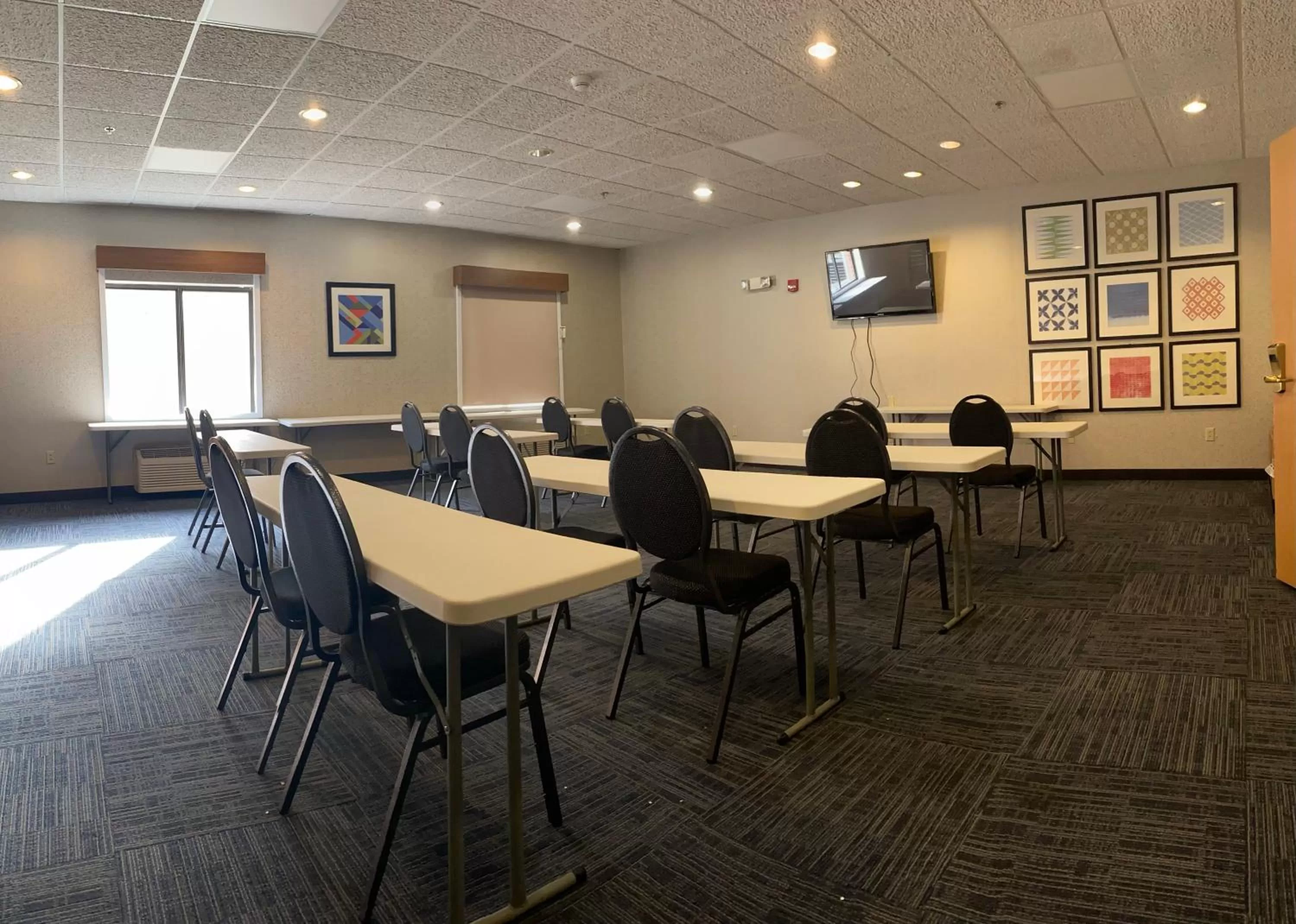 Meeting/conference room in Holiday Inn Express Hotel & Suites Logansport by IHG