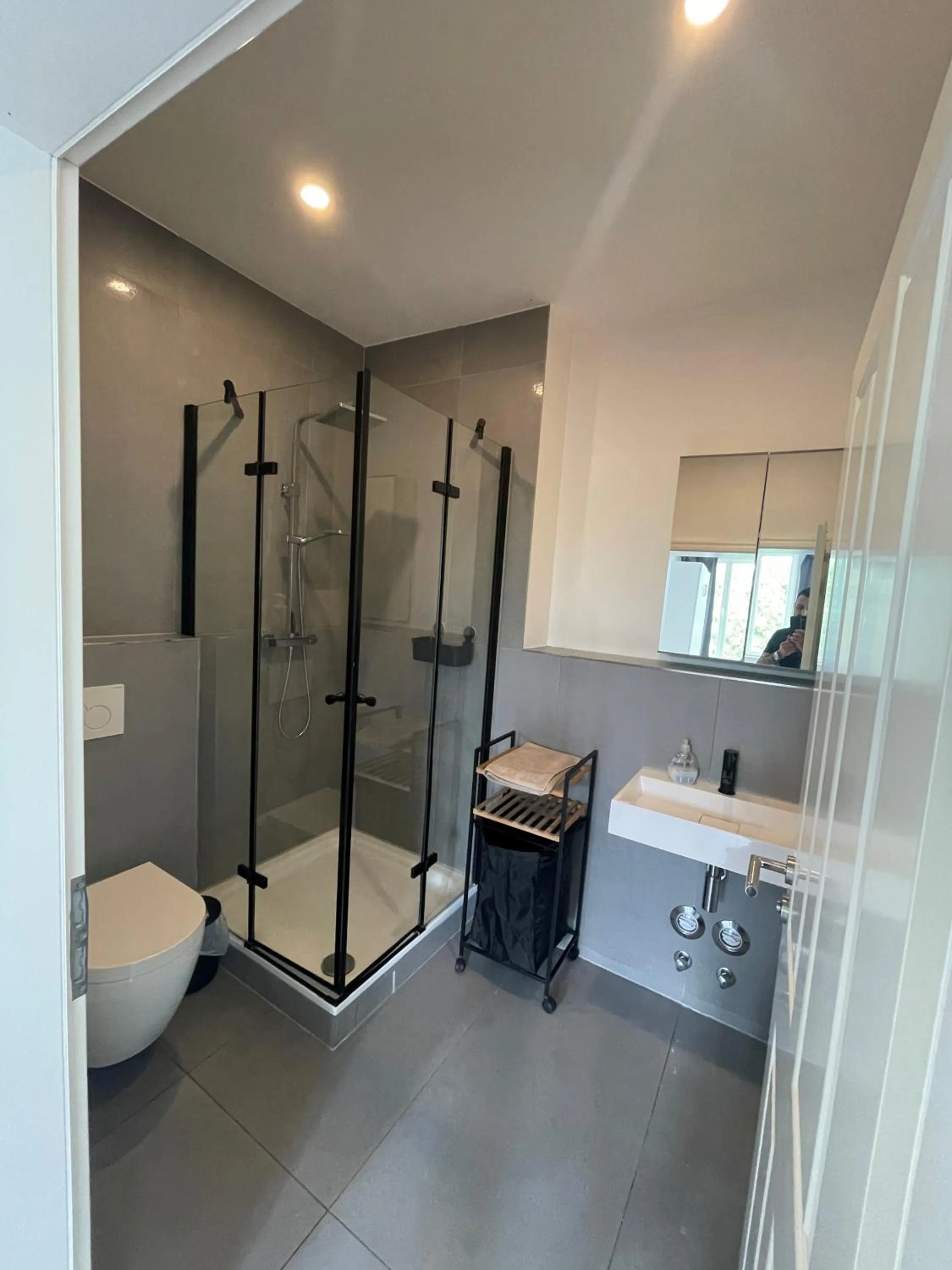 Family Room with Shower in Ahoi Hostel