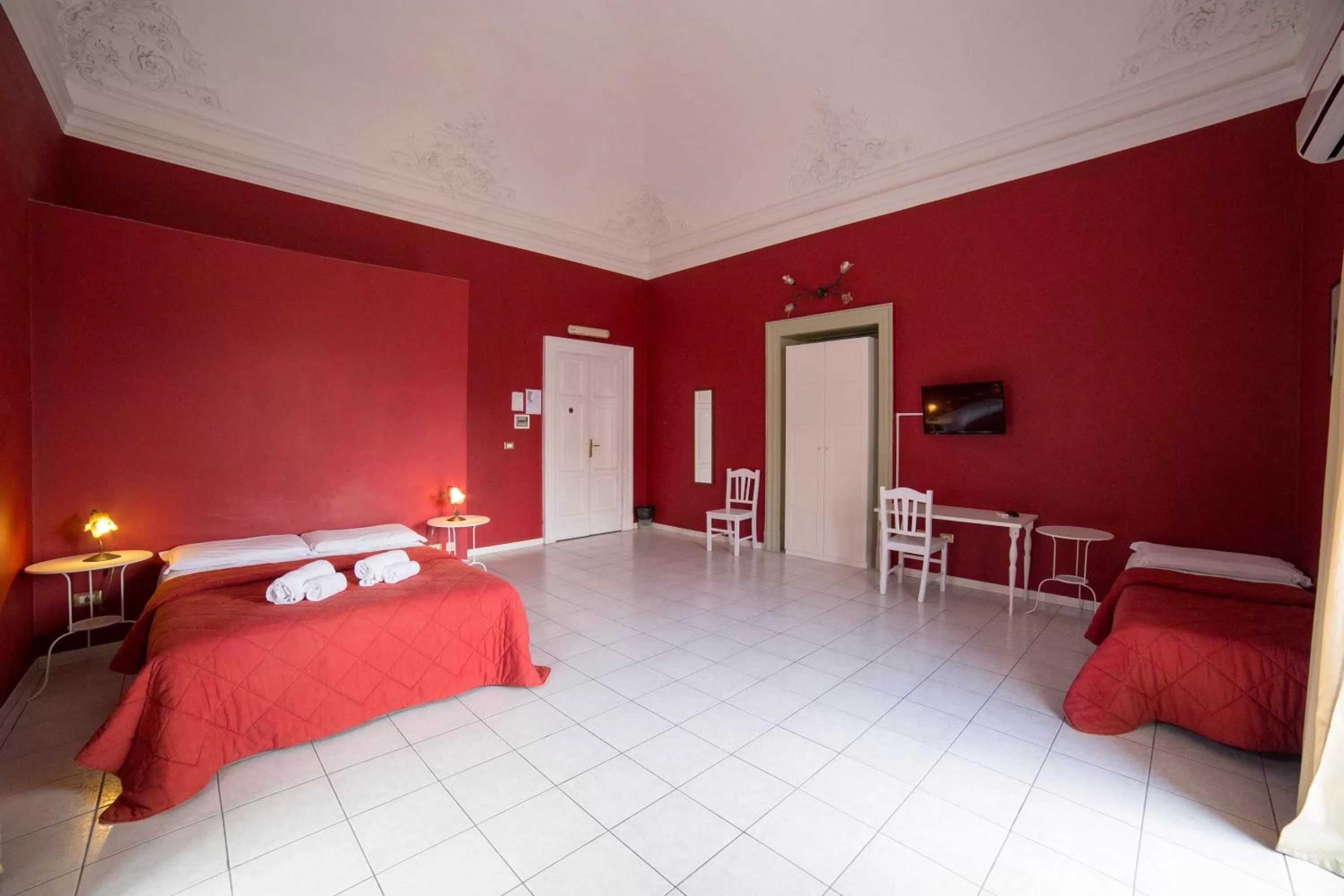 Photo of the whole room, Bed in Hotel Biscari