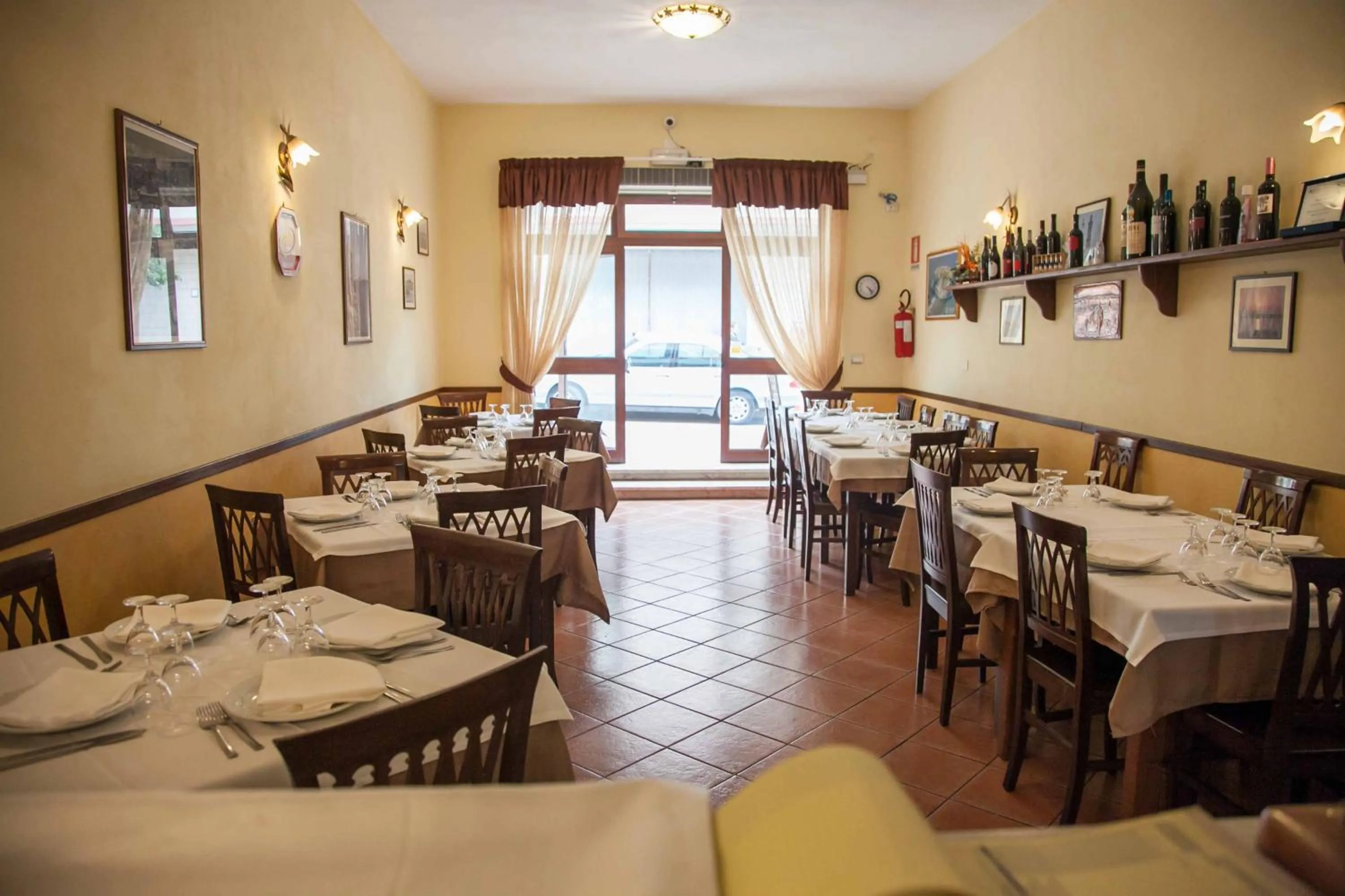 Restaurant/places to eat in Albergo Perseo