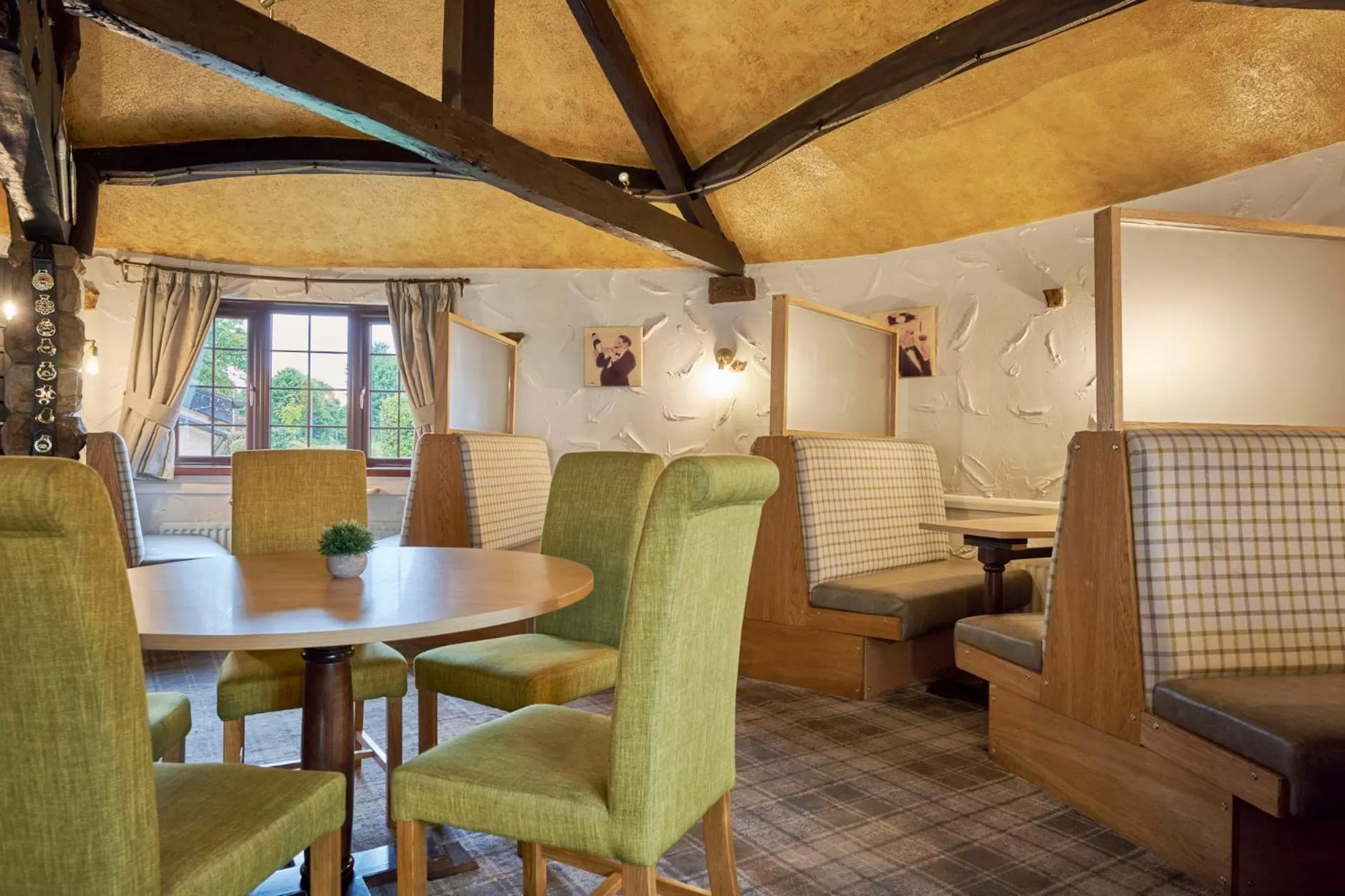 Lounge or bar in The Old Ginn House Inn