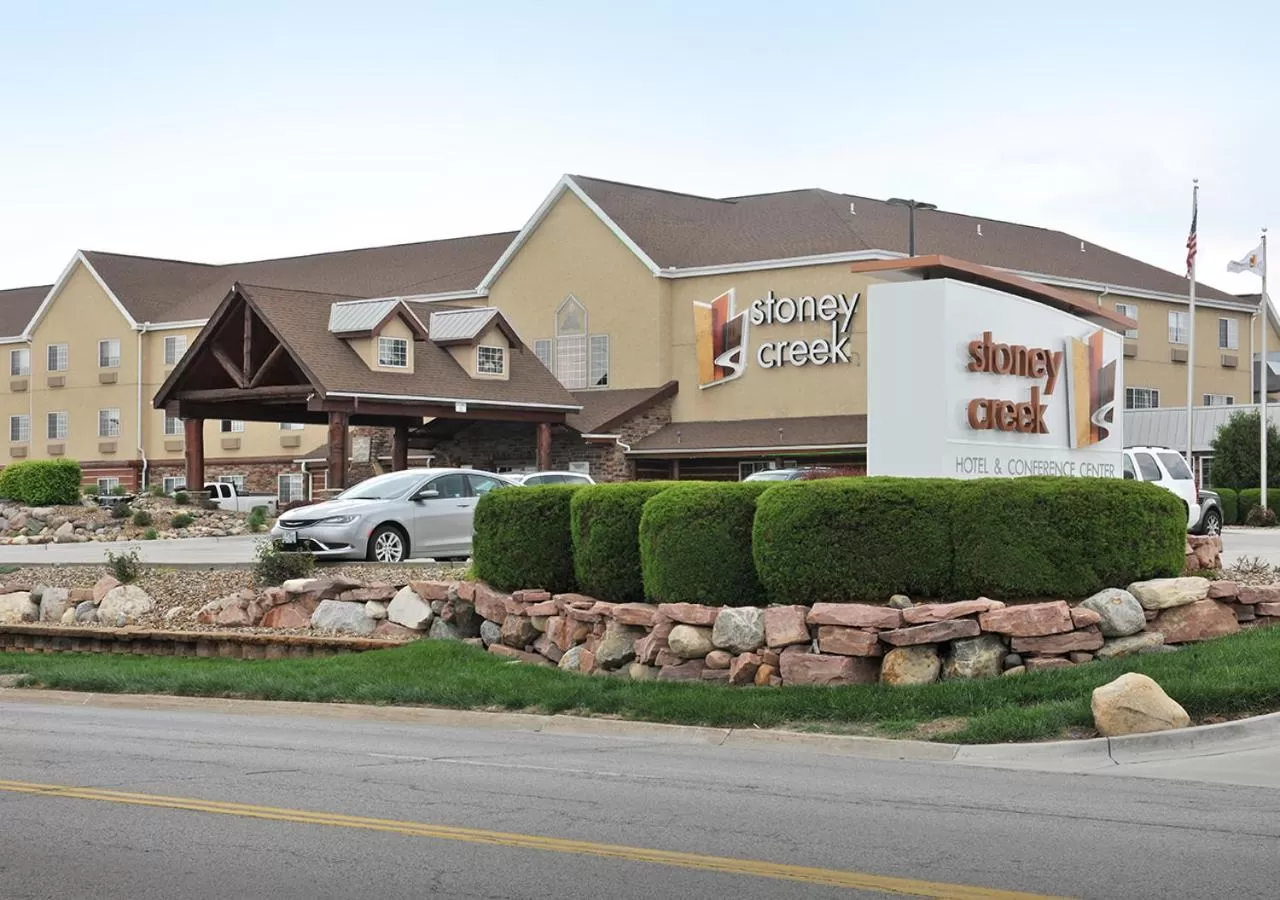 Property building in Stoney Creek Hotel St. Joseph