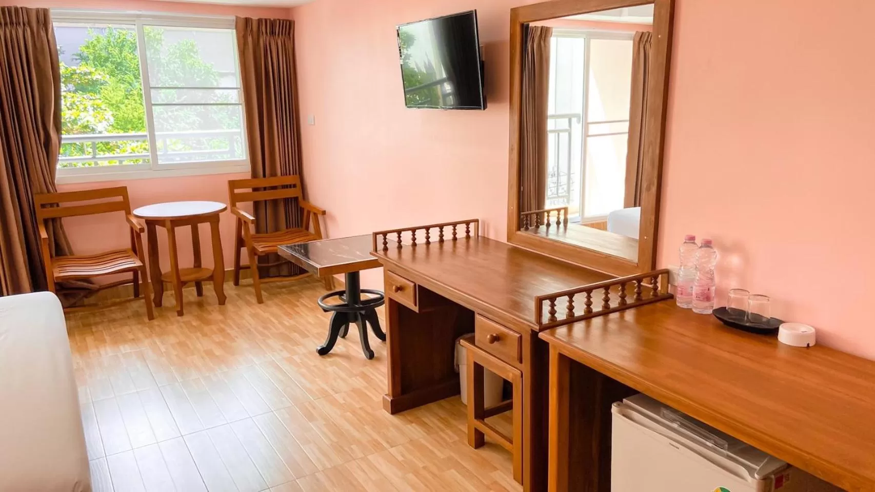 Seating area in A.A. Pattaya Golden Beach Hotel