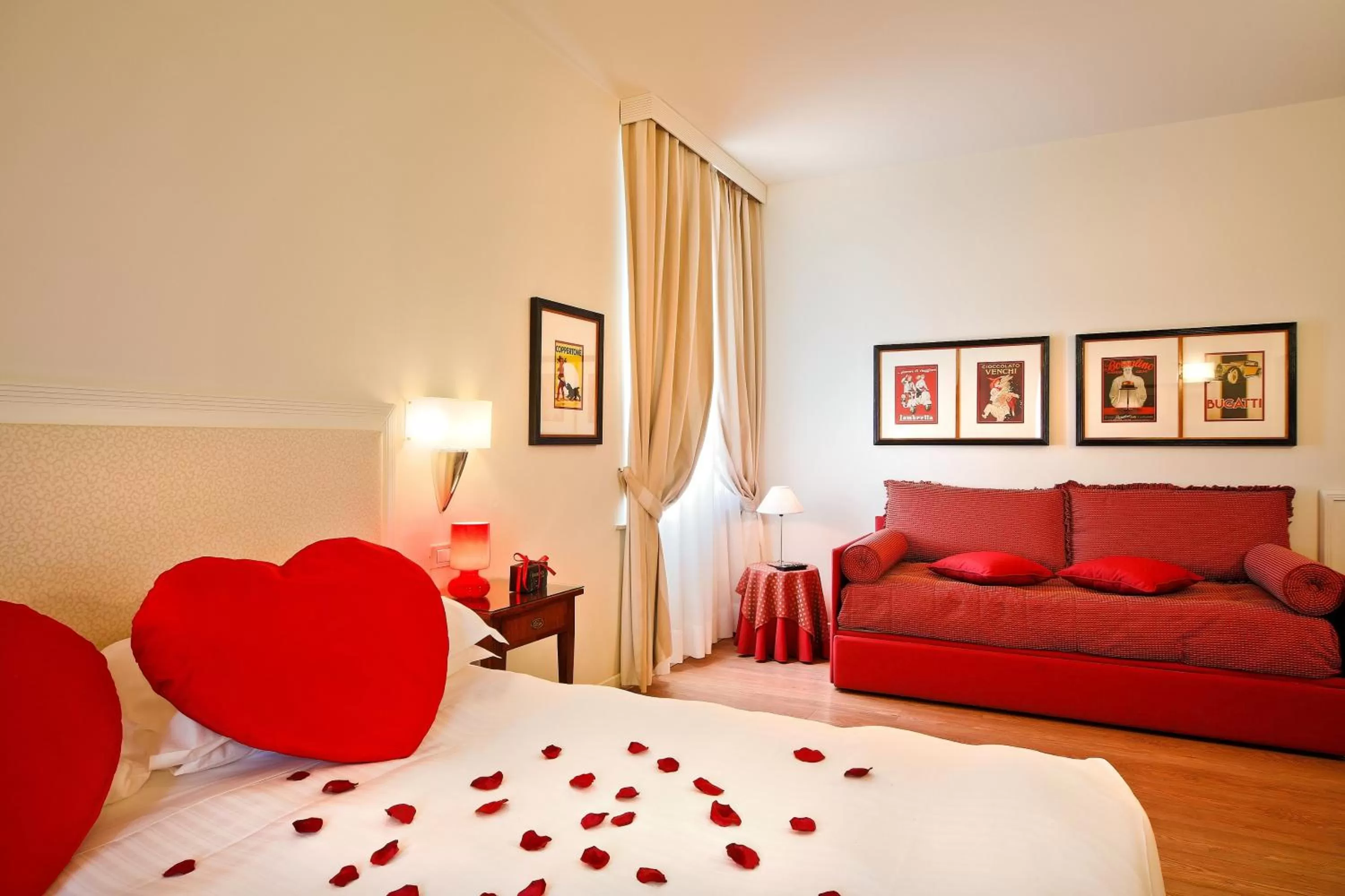 Photo of the whole room, Bed in Hotel Italia