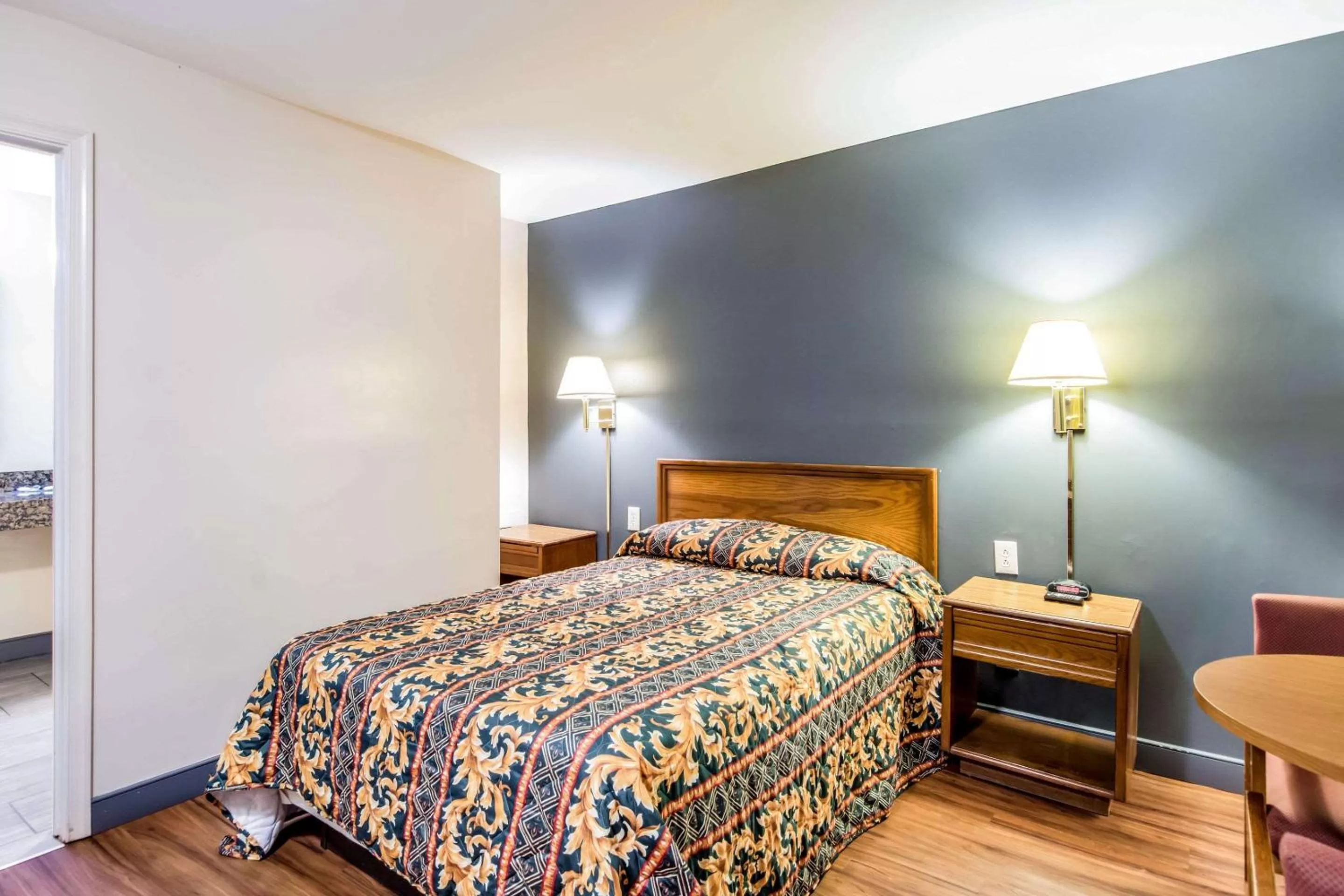 Bedroom, Bed in Rodeway Inn North Chesterfield-Richmond