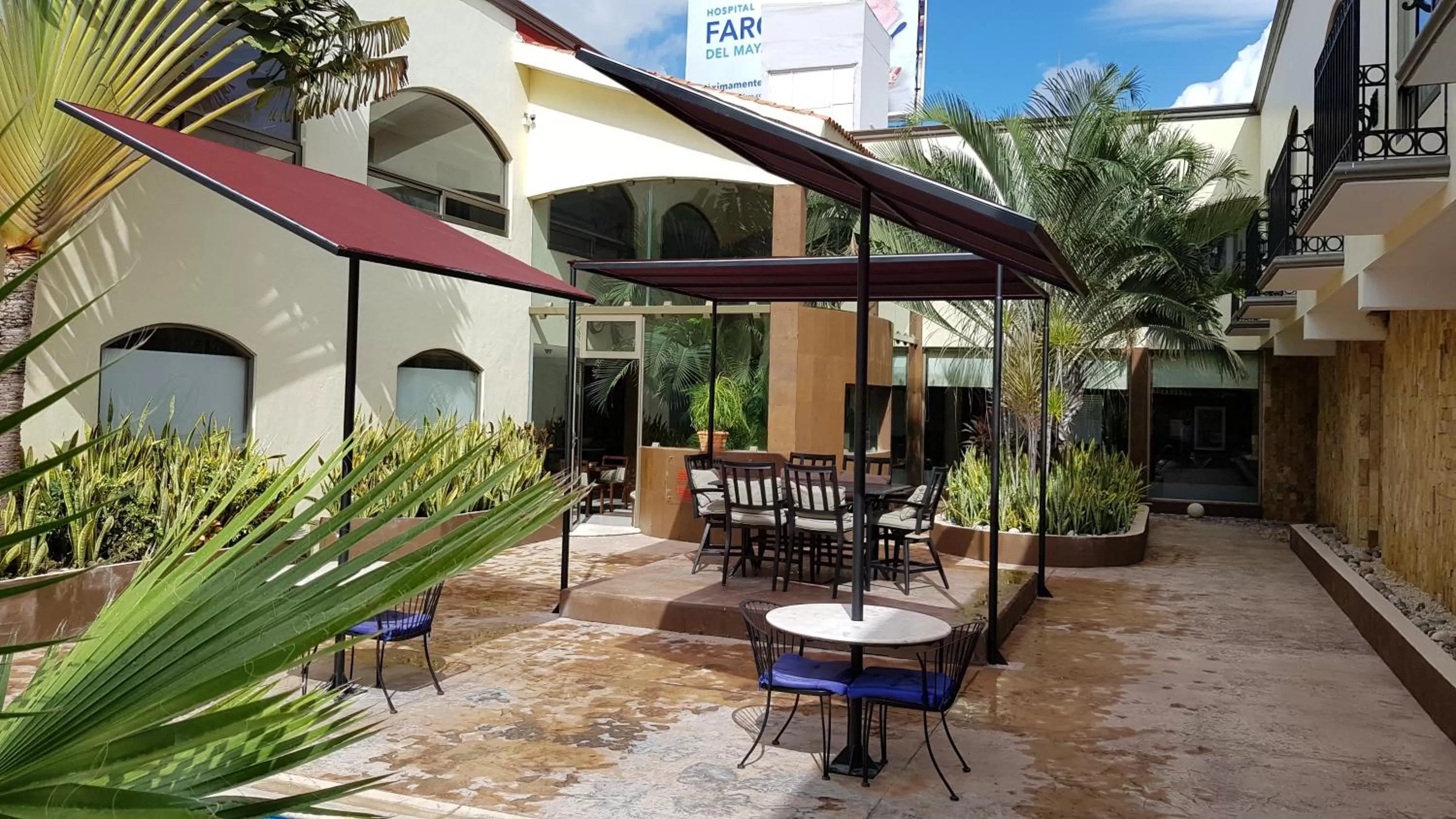 Swimming pool in Hotel Dubrovnik