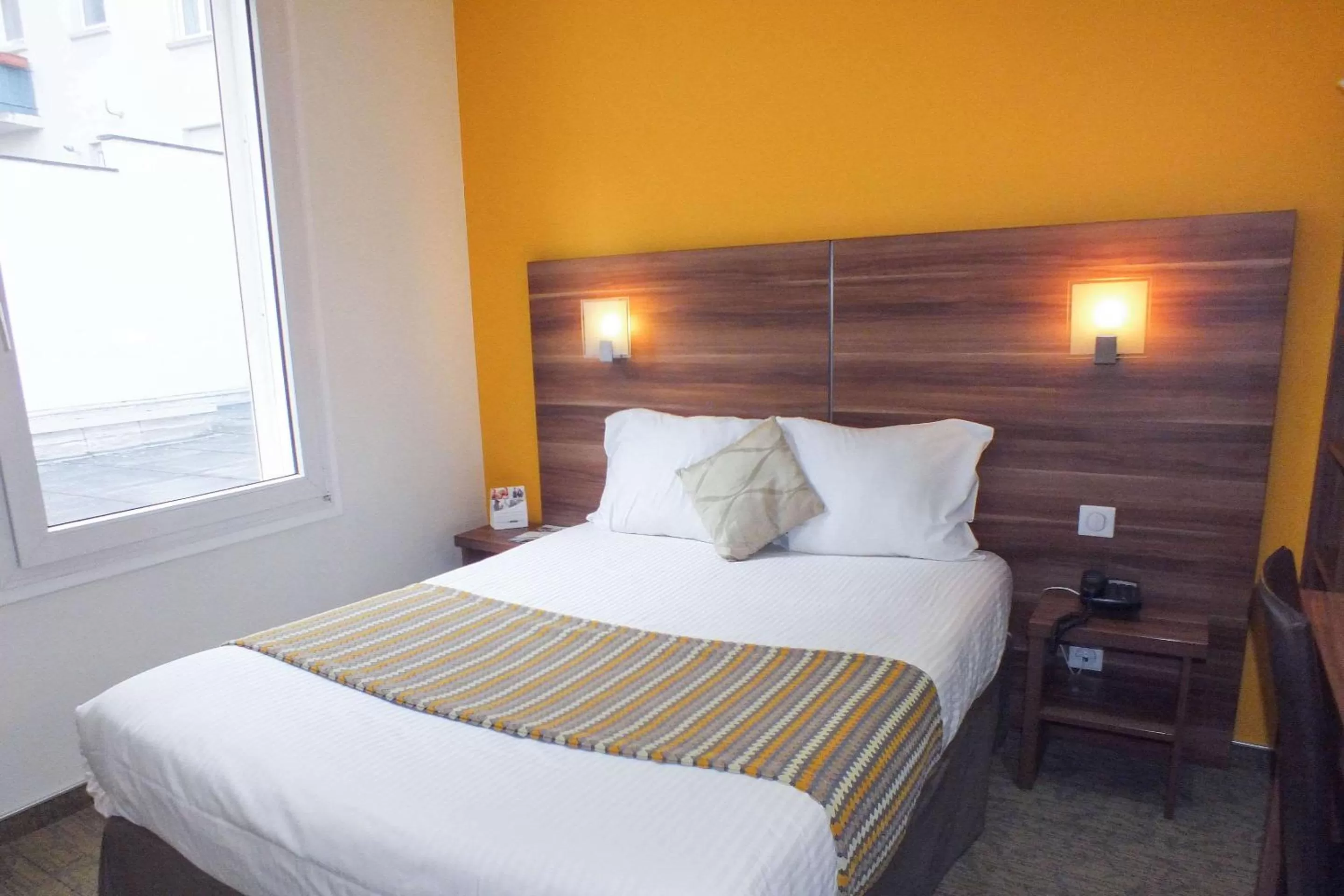 Photo of the whole room, Bed in Hotel Cecil Metz Gare