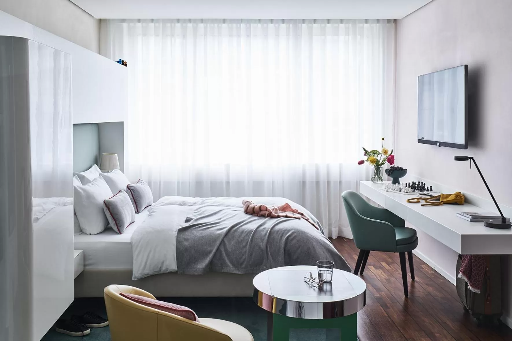 Bed in SIDE, Hamburg, a Member of Design Hotels