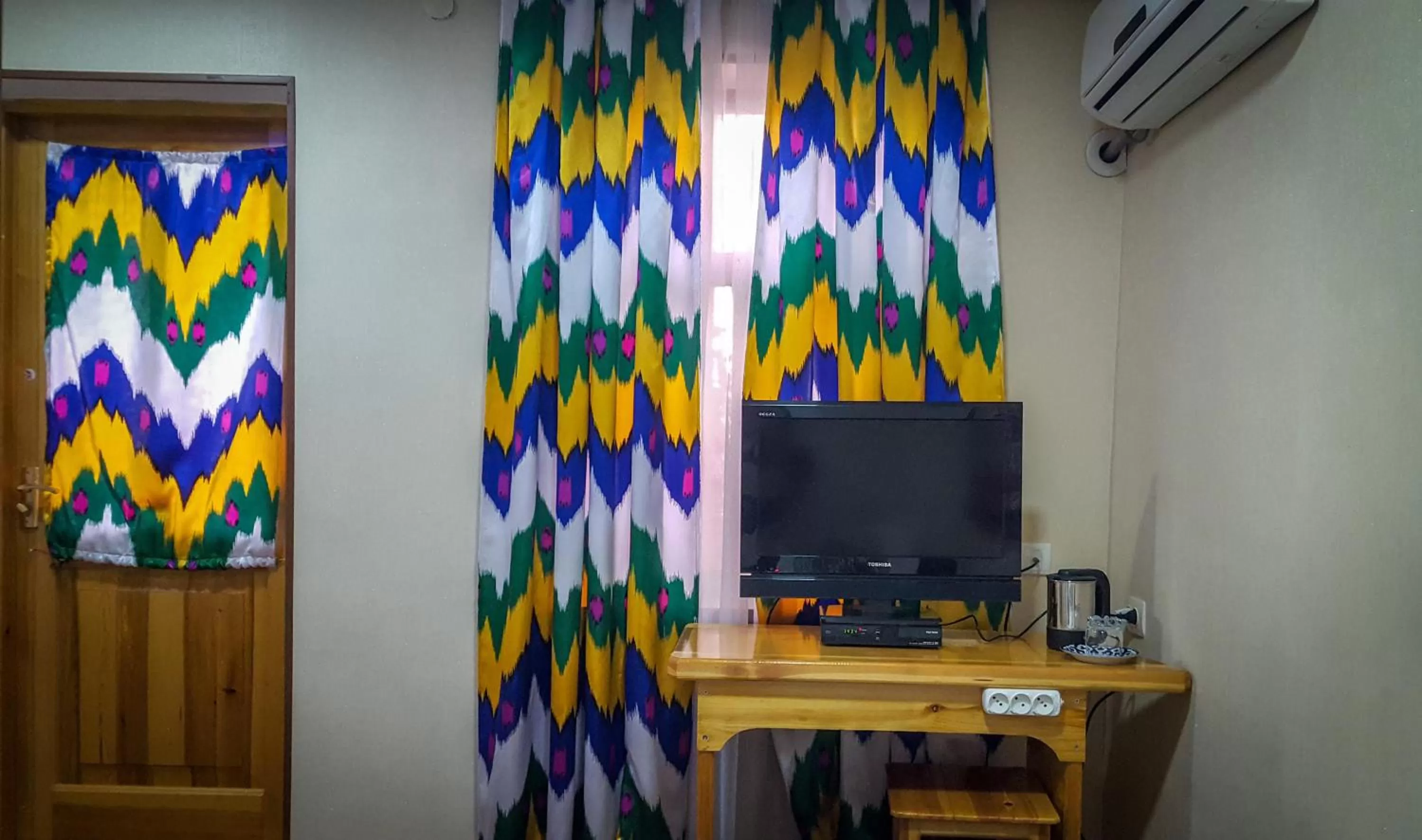 TV and multimedia, TV/Entertainment Center in Jahongir Guest House