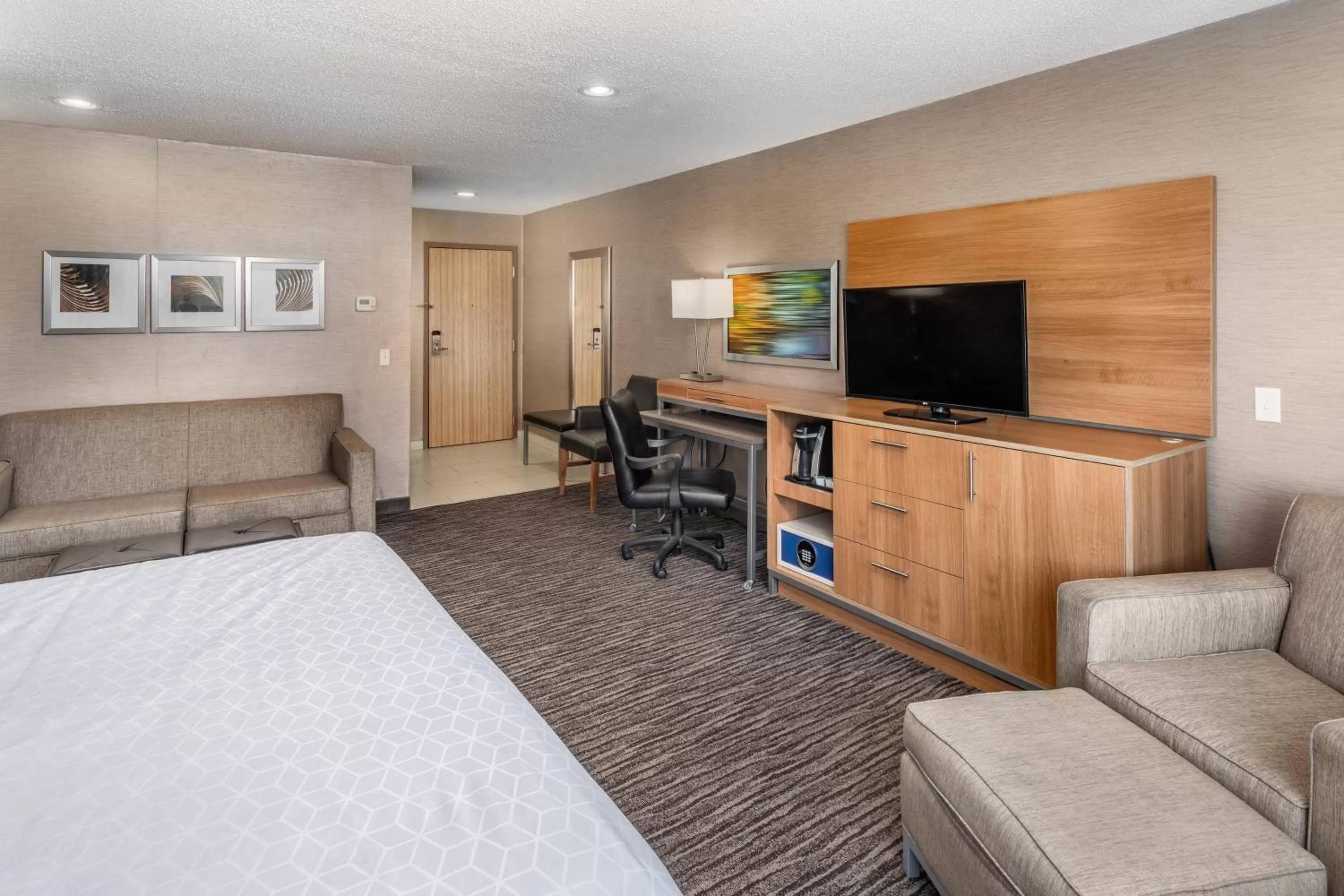Photo of the whole room, Bed in Holiday Inn Express Annapolis East-Kent Island by IHG