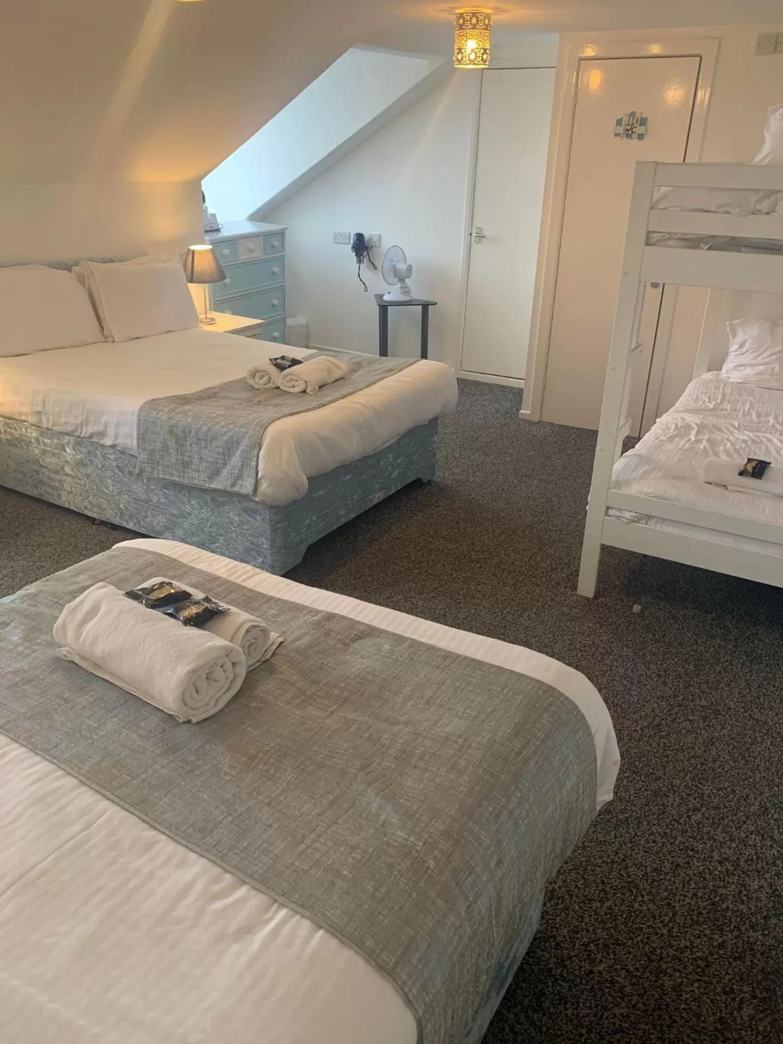 Family of 7 with Bunks in The Jubilee Hotel East - with NEWLY REFURBISHED SPA FACILITIES - GAMESPIT - AND SMOKEHOUSE